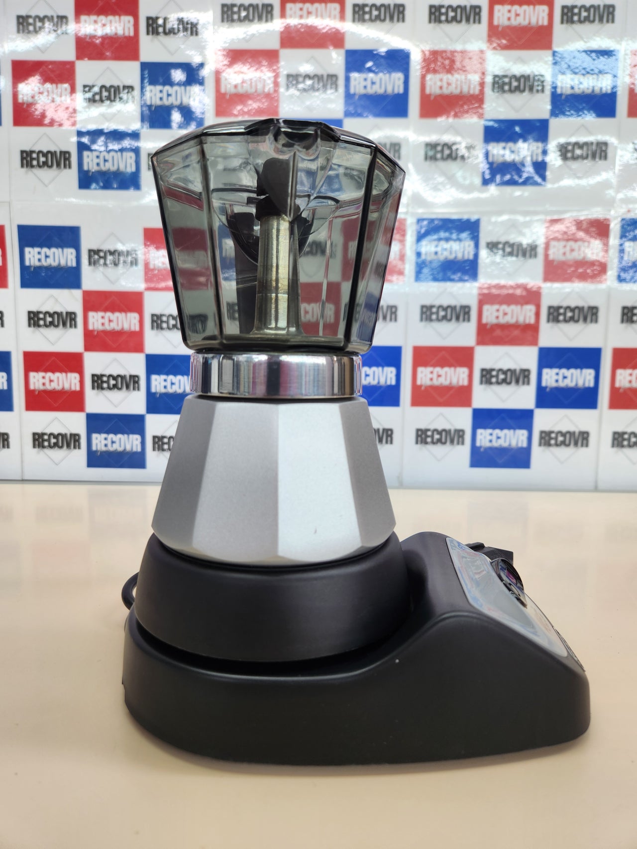 De'Longhi Alicia EMKM 4 - Cafetera independiente, semi-automática, 450 W, 2-4 tazas, metal, 1,4 l, negro/plata/transparente