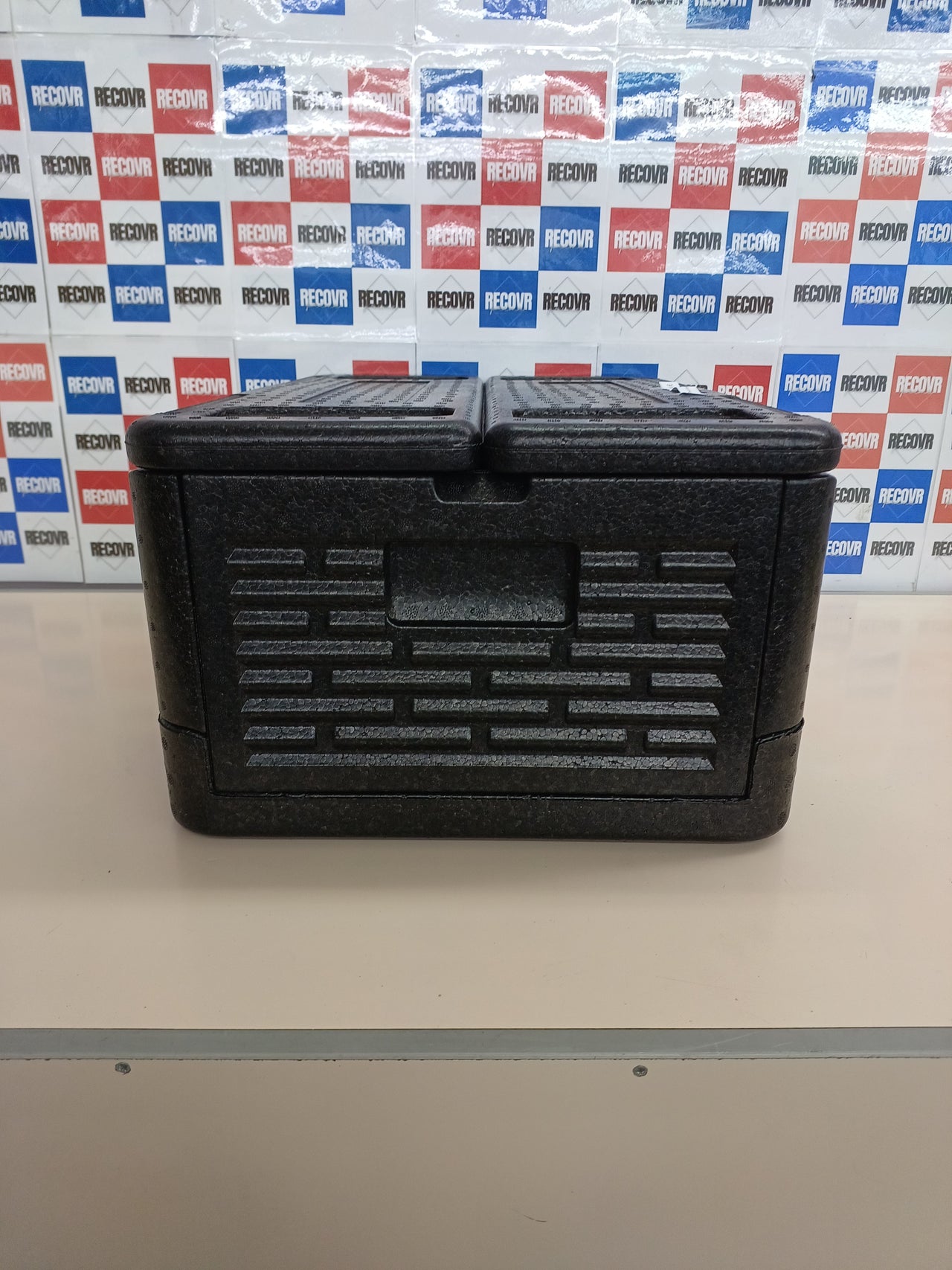 Caja Isotérmica 38,5L Resistente Aislante y Impermeable Negro
