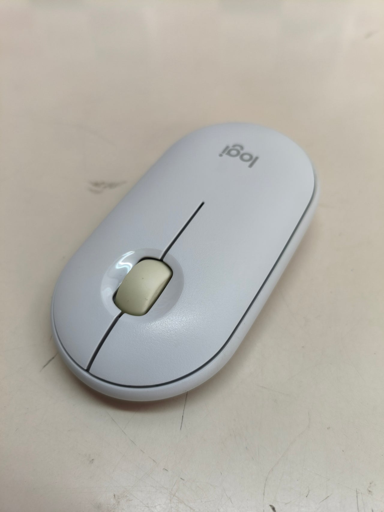 Ratón inalámbrico Logitech Pebble Mouse 2 M350s, blanco