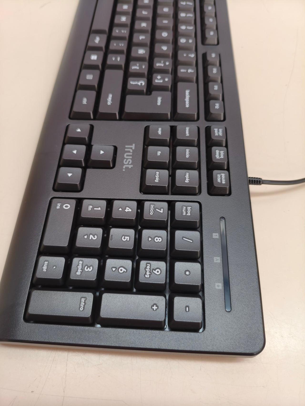 Teclado con cable Trust Taro, QWERTY español, negro