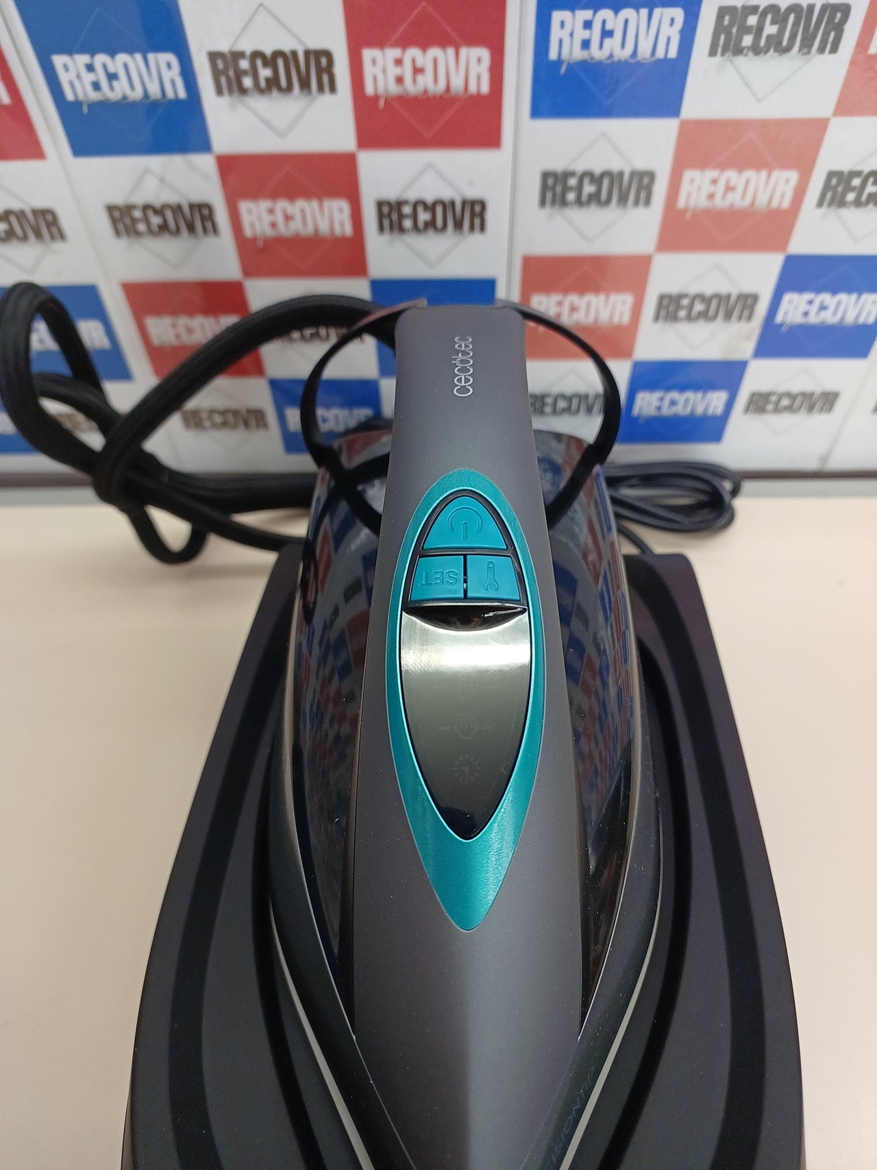 Centro planchado 3200 W 8 bares vapor continuo y turbo - Cecotec