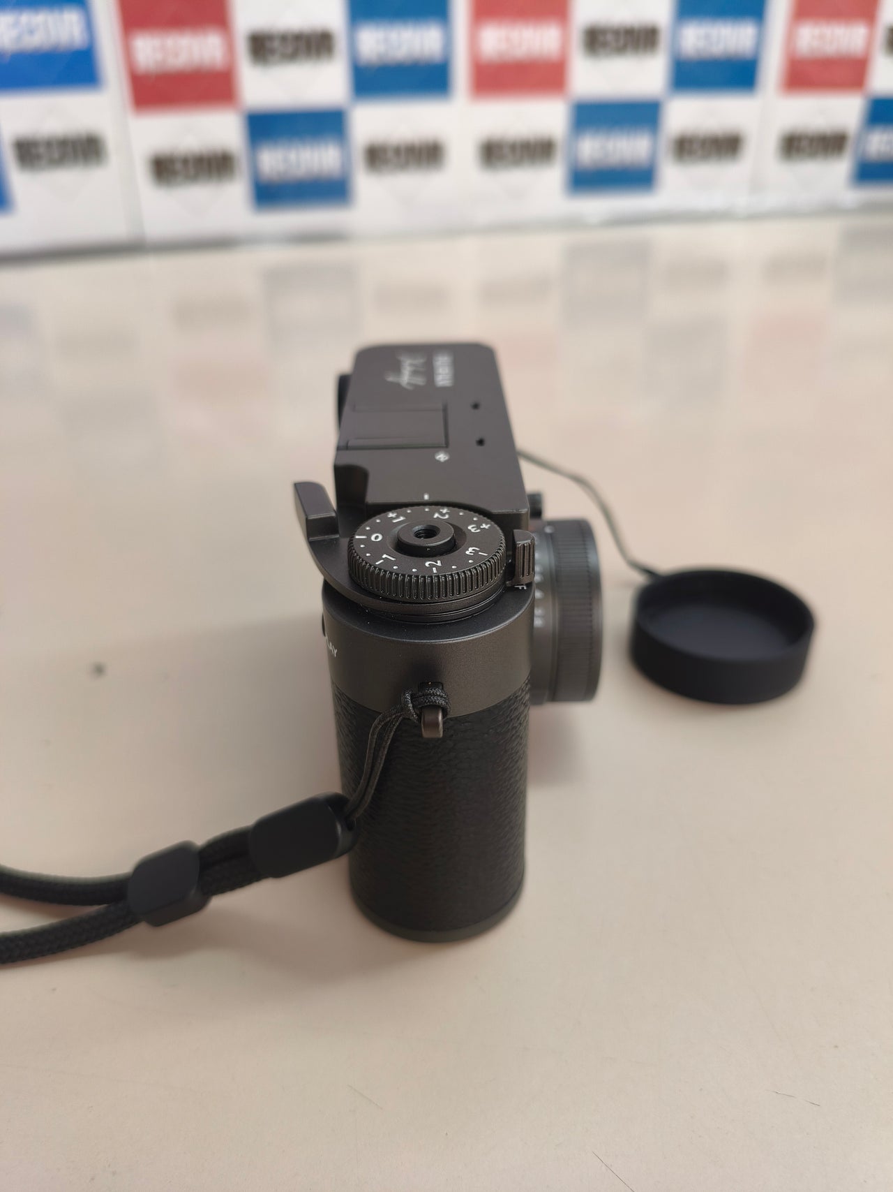 FUJIFILM X-HF1, cámara compacta, gris carbón