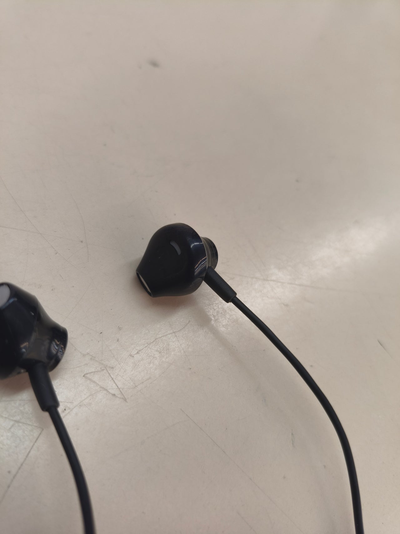 Auriculares intraaurales Philips UE100BK/00 con cable (negros)