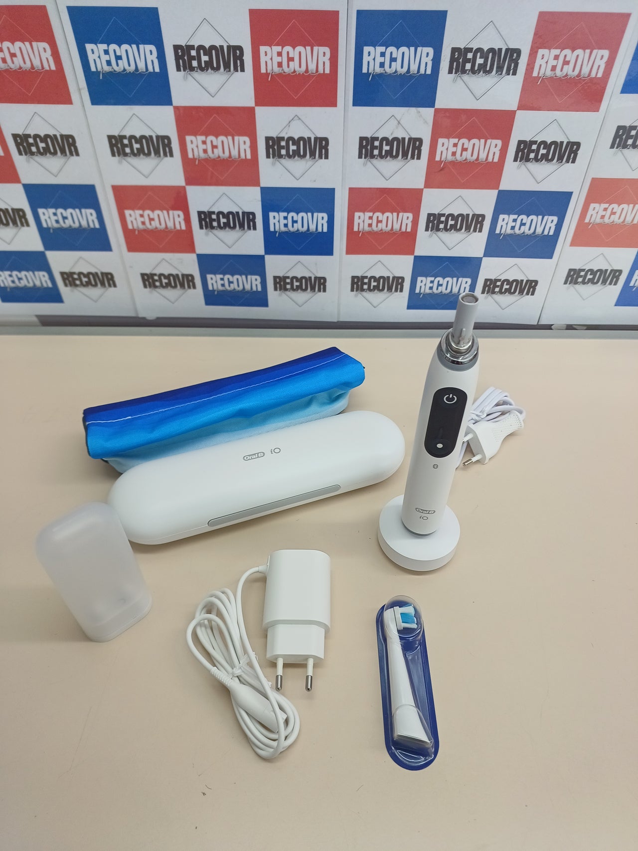 Cepillo eléctrico iO9 blanco recargable Oral-B