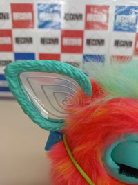 Furby Coral Juguete Interactivo con Control de Voz, para Niños a Partir de 6 Años, con 15 Accesorios de Moda – Versión en Italiano Hasbro