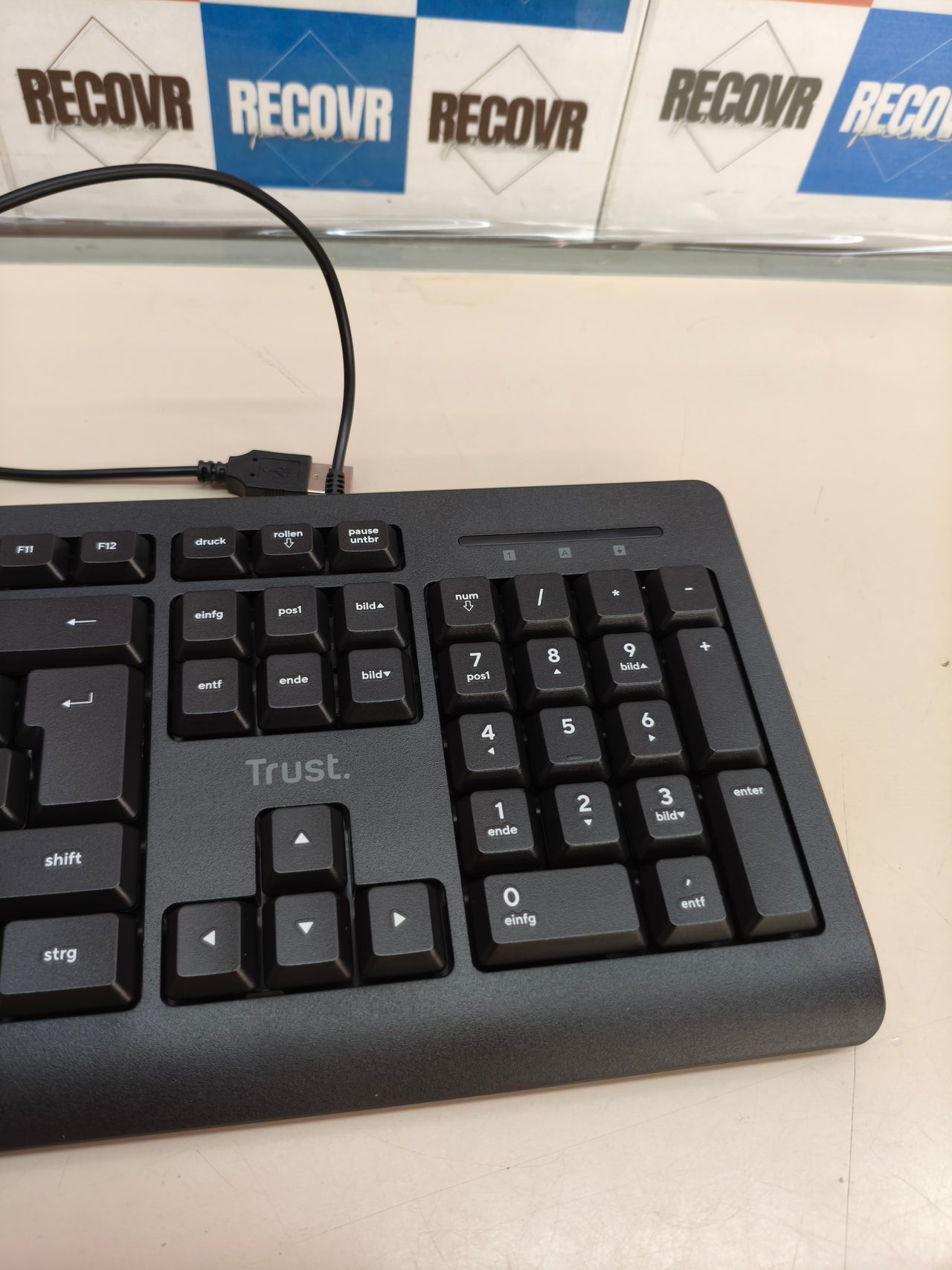 Teclado con cable Trust Taro, QWERTZ alemán, negro