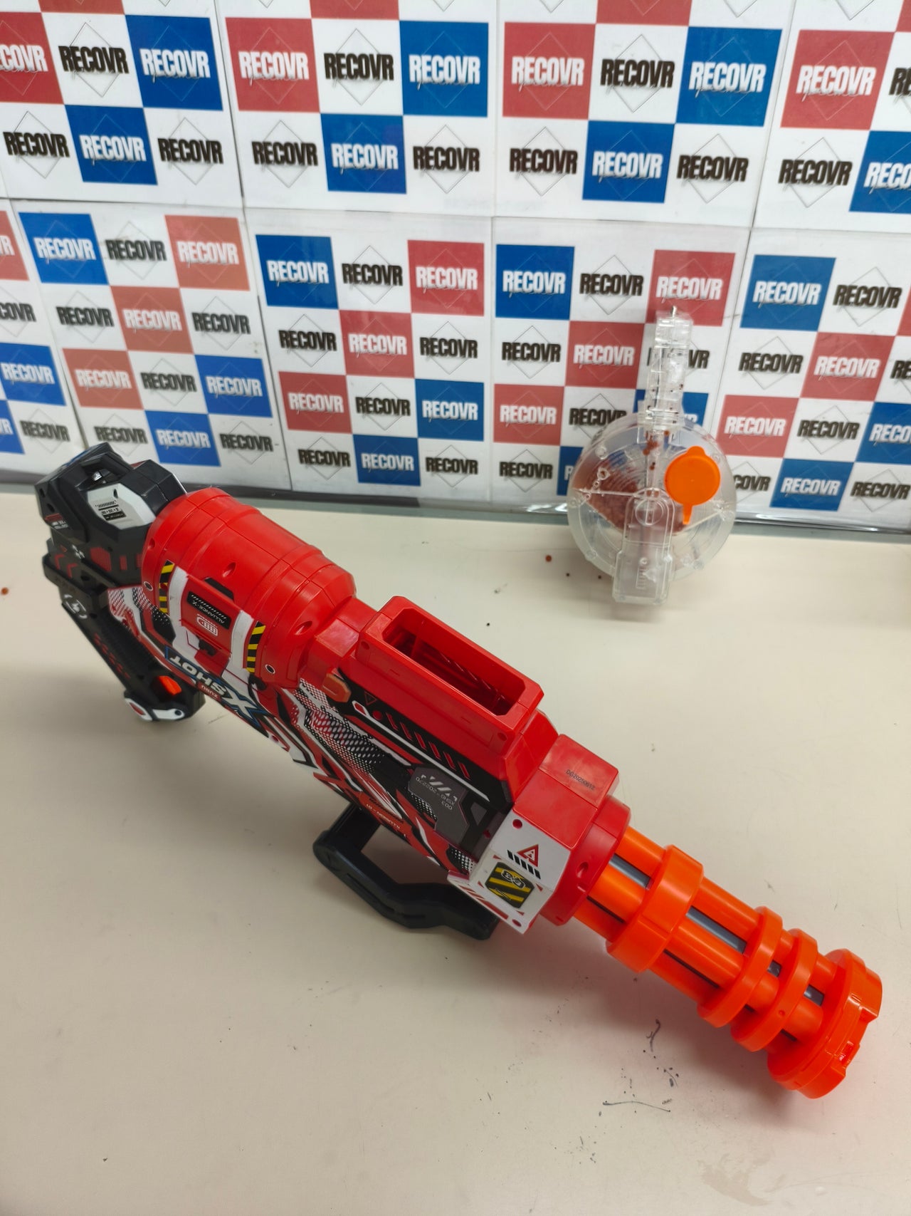 Lanzador de gel motorizado XSHOT ZURU para juegos al aire libre.