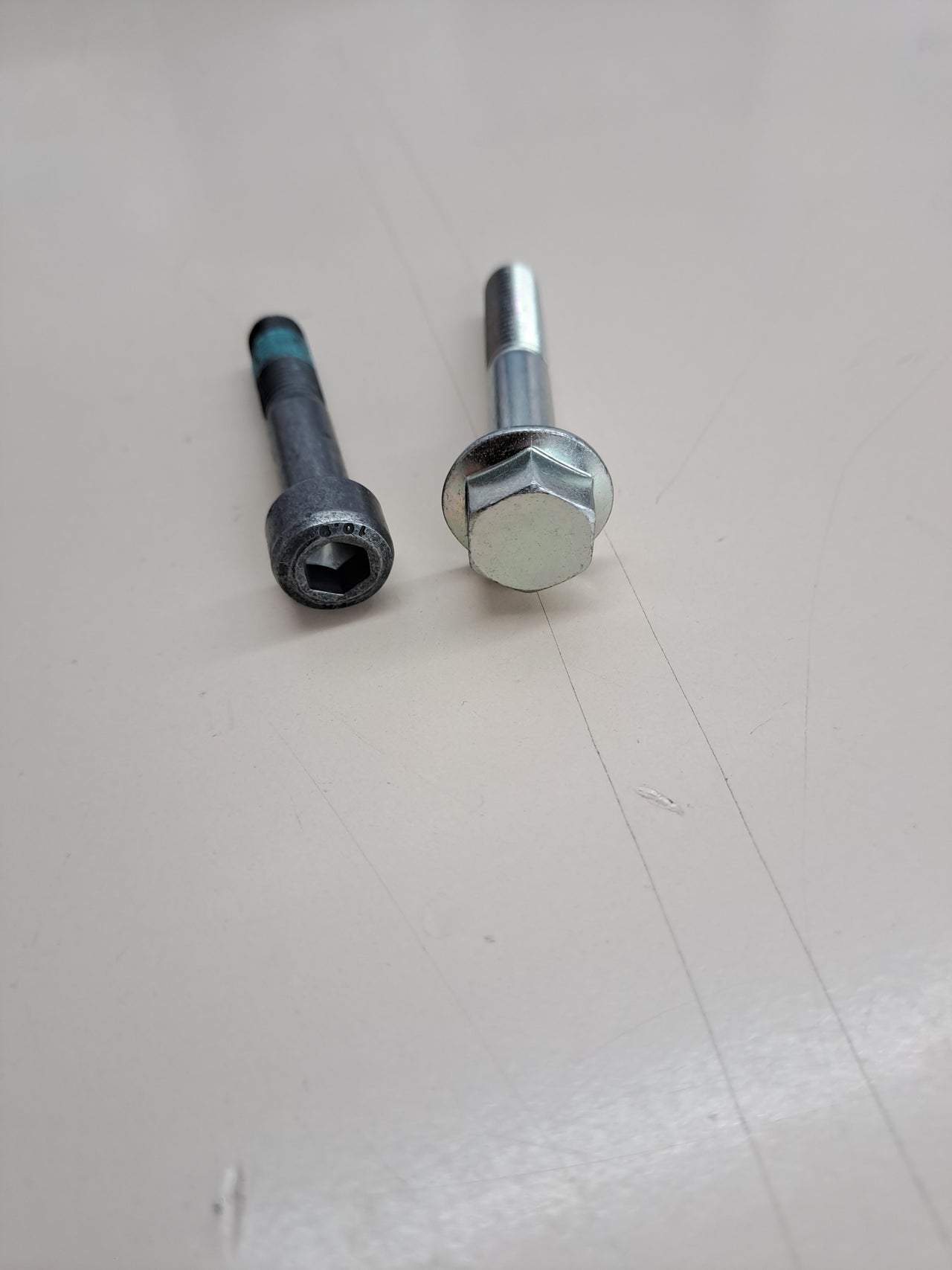 Kit de distribución con bomba de agua para coche.