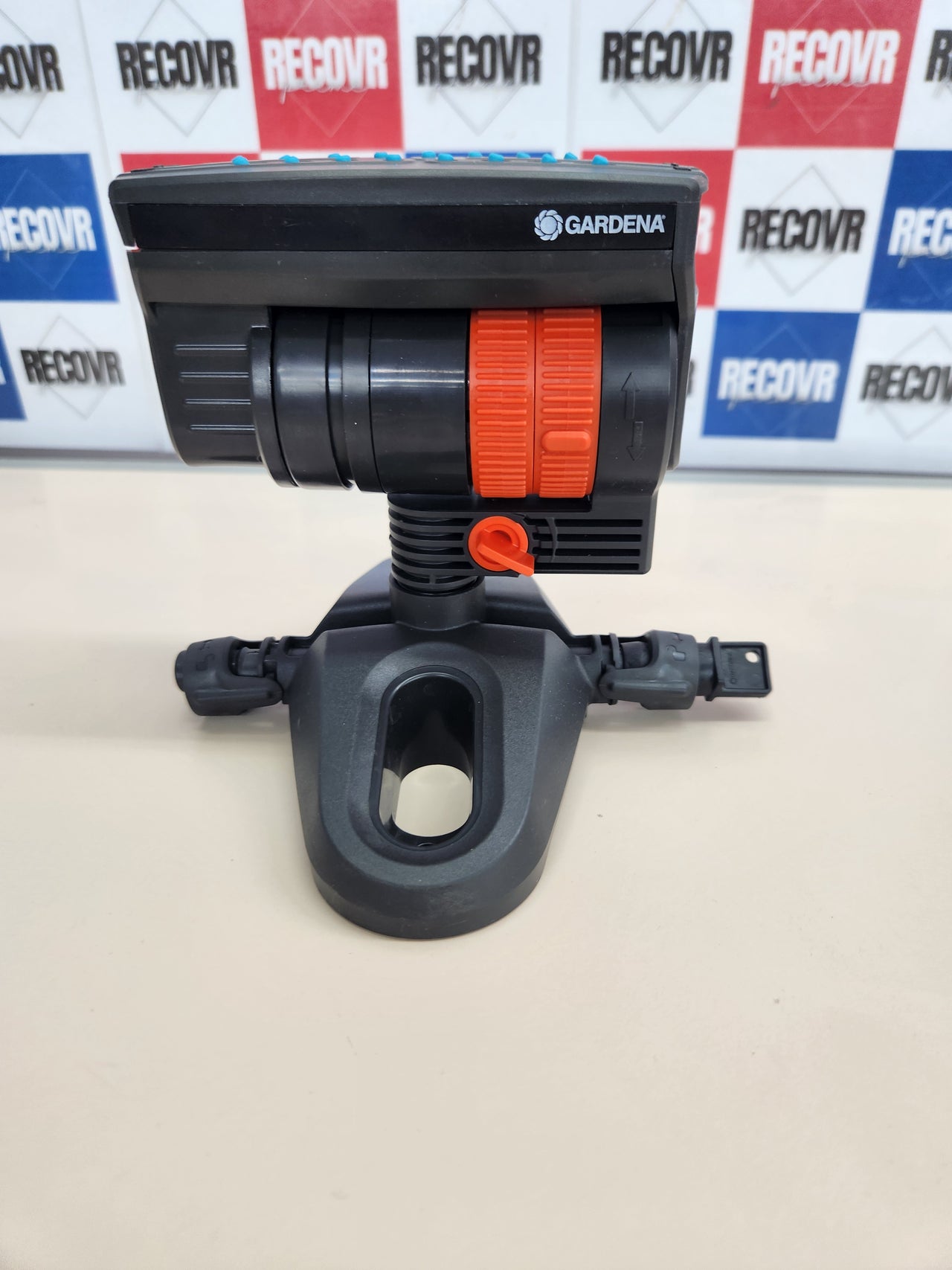 Sistema Micro-Drip aspersor Cuadrado OS 90: Aspersor para el Sistema de riego automático, Ajustable a Superficies cuadradas de hasta 90 m², técnica de conexión Quick & Easy (13325-20)Gardena