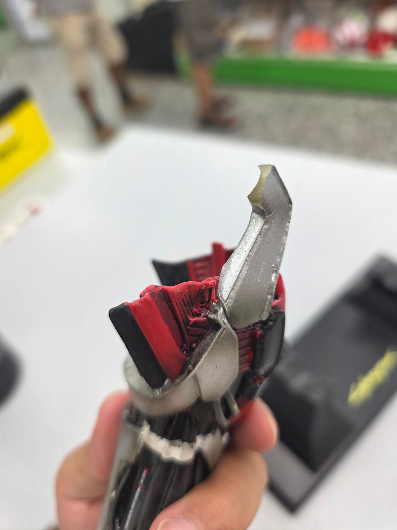 Brazo Johnny Silverhand Cyberpunk 2077 (30 cm)