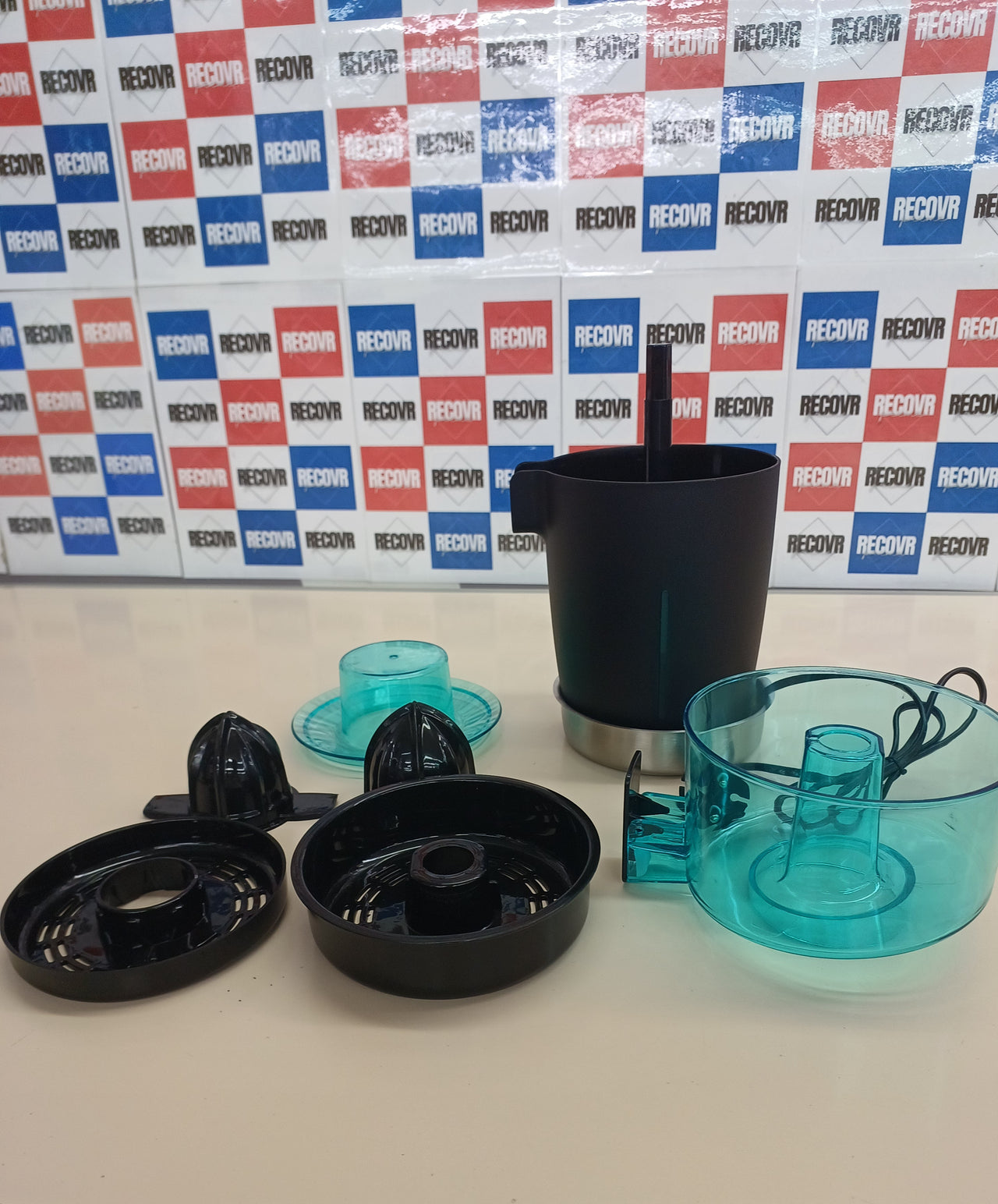 Exprimidor torre 800W pulpa ajustable Zitrus Tower Cecotec