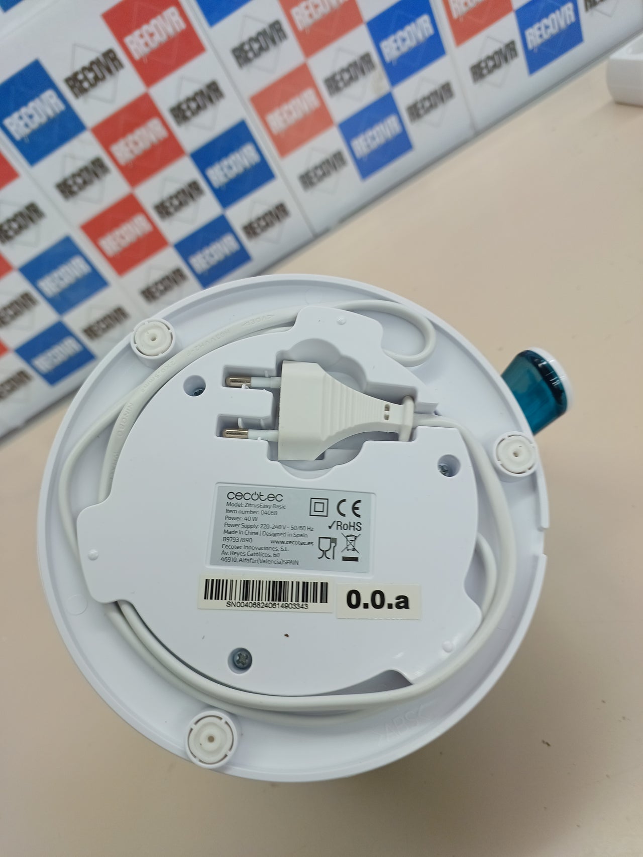 Exprimidor 40W 1L doble giro y cono CECOTEC