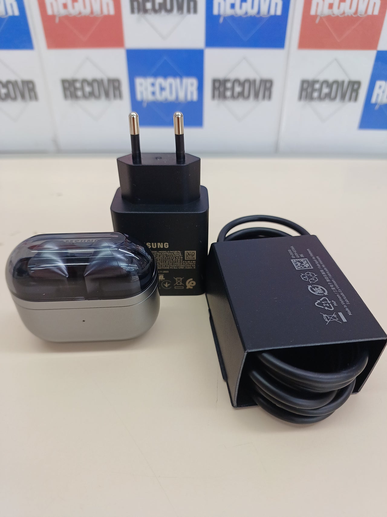 Samsung Galaxy Buds3 Pro + Cargador - Auriculares Inalámbricos