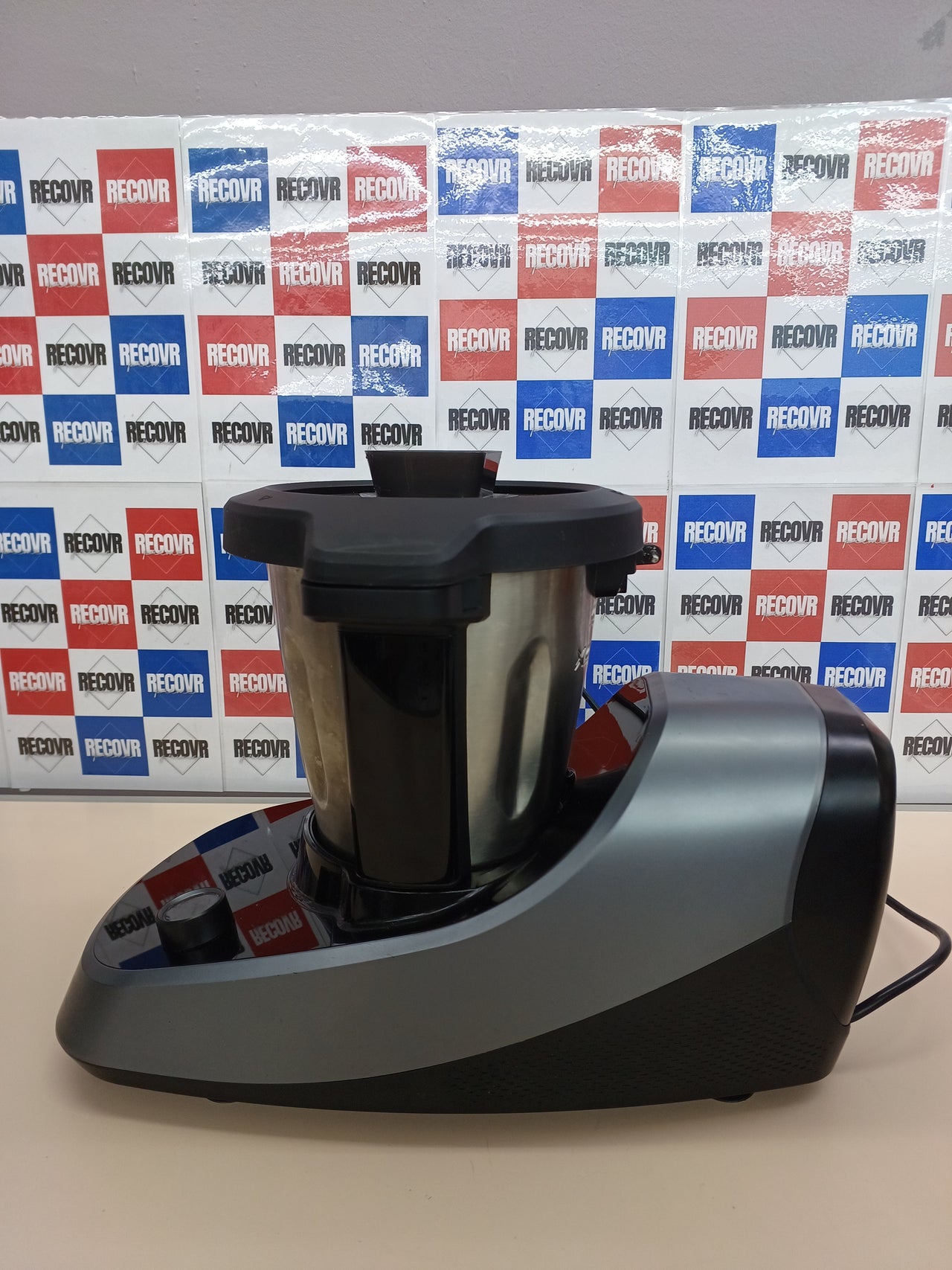 Cecotec Robot de Cocina Multifunción Mambo Touch con Jarra Habana. 1600 W, 37 Funciones, Pantalla Táctil TFT 5" con Recetario Integrado, 3,3 Litros, APP, Báscula y Jarra de Acero Inox + Habana