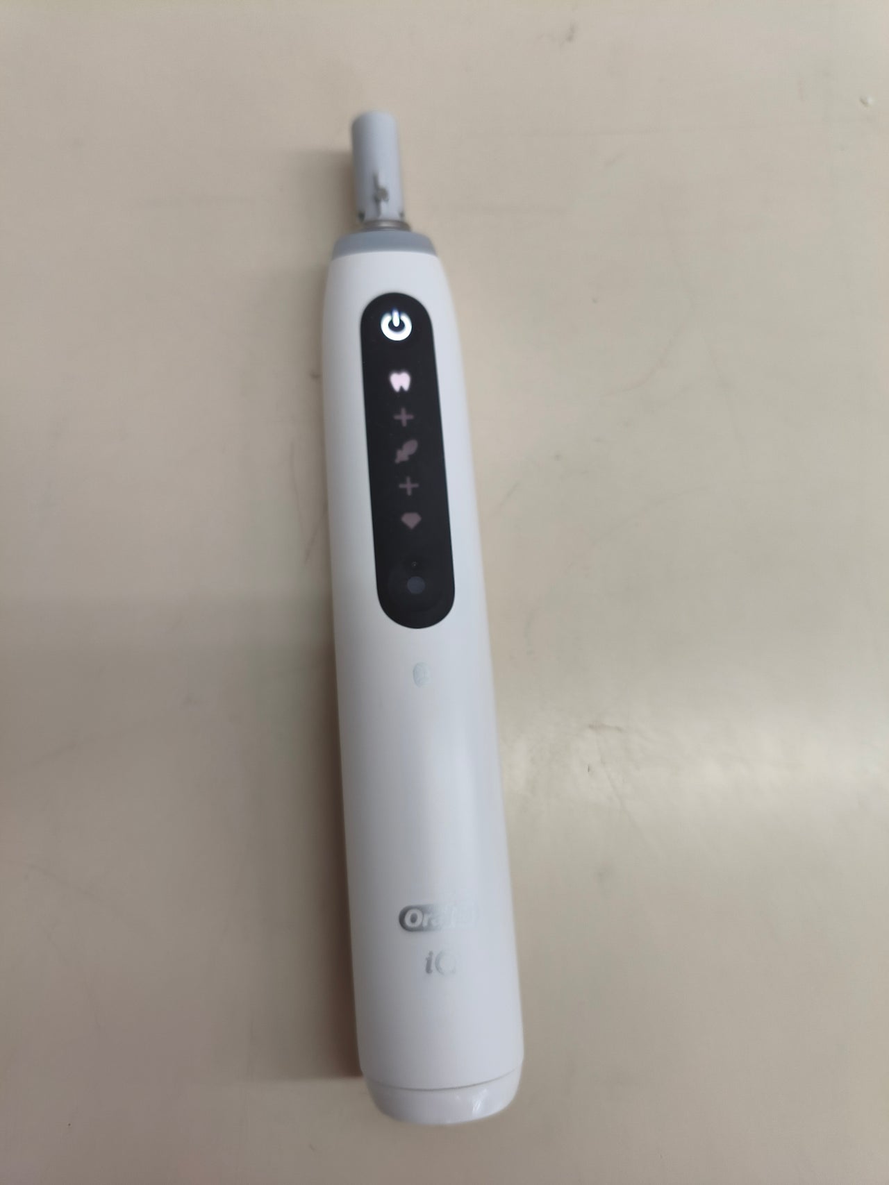 Cepillo de dientes eléctrico Oral-B iO 5 recargable.