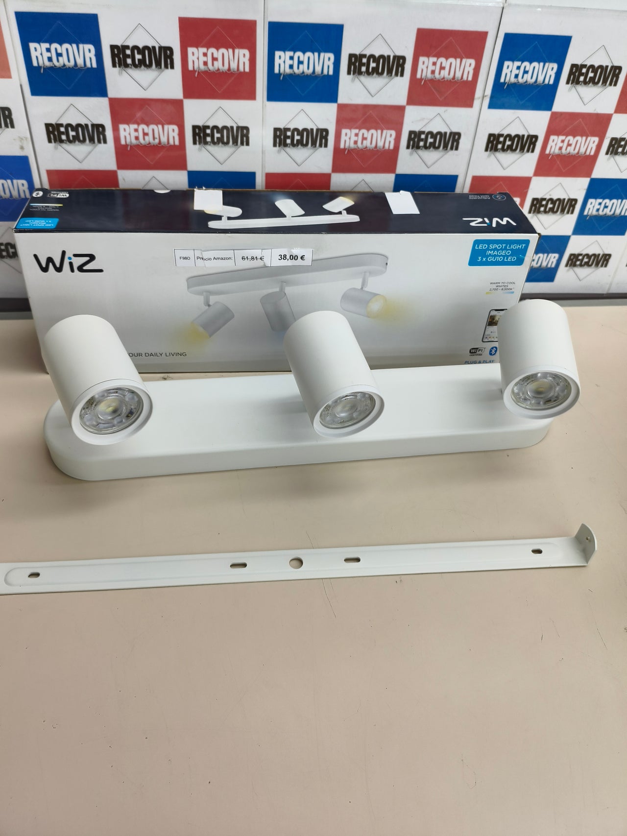 Lámpara inteligente WiZ Imageo con 3 focos LED blancos compatibles
