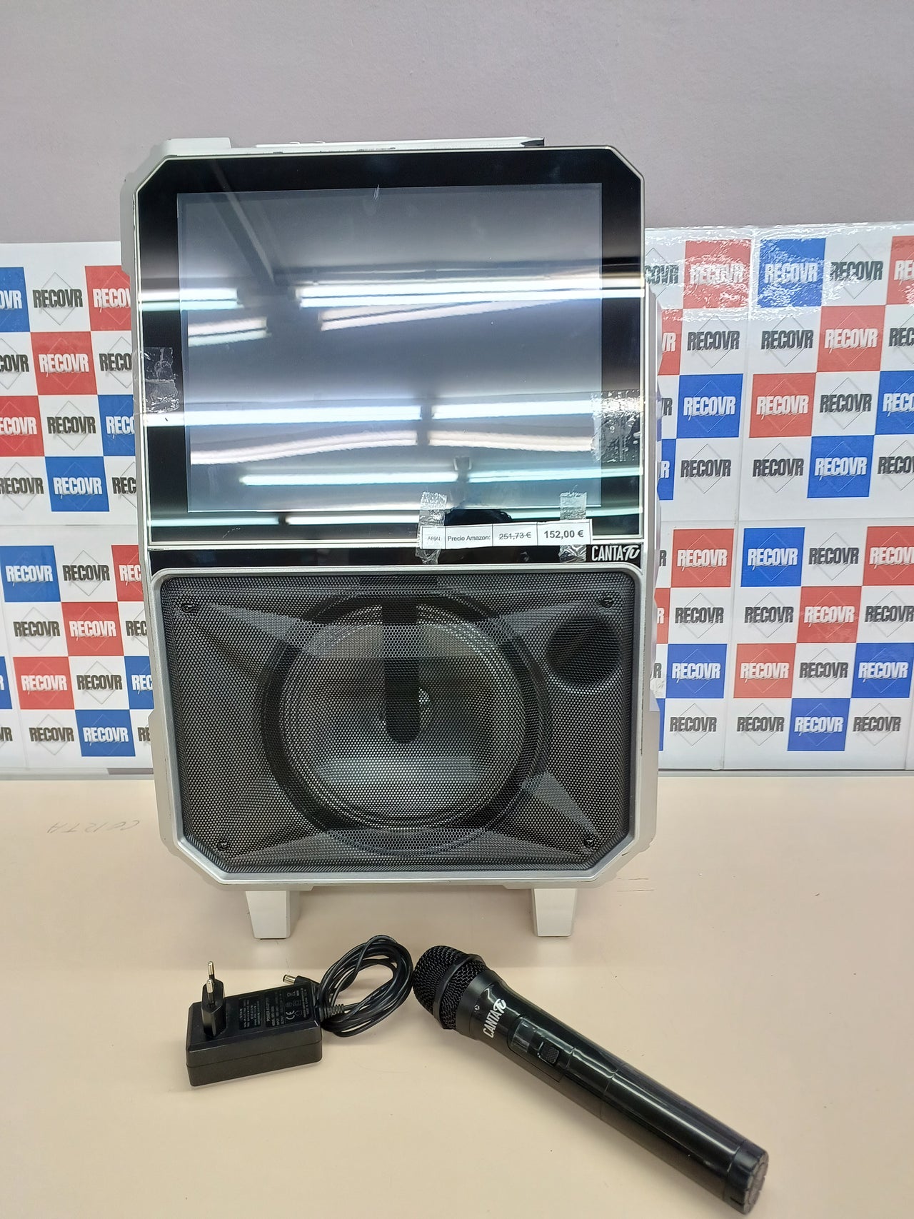 Sistema de audio y vídeo portátil Canta tu karaoke para llevar a cualquier lugar la diversión, se incluye un micrófono inalámbrico, adecuado de 8 a 99 años Giochi Preziosi, CTC06000