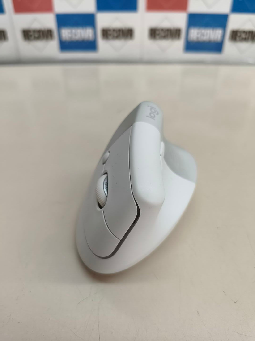 Ratón vertical ergonómico Logitech Lift, blanco