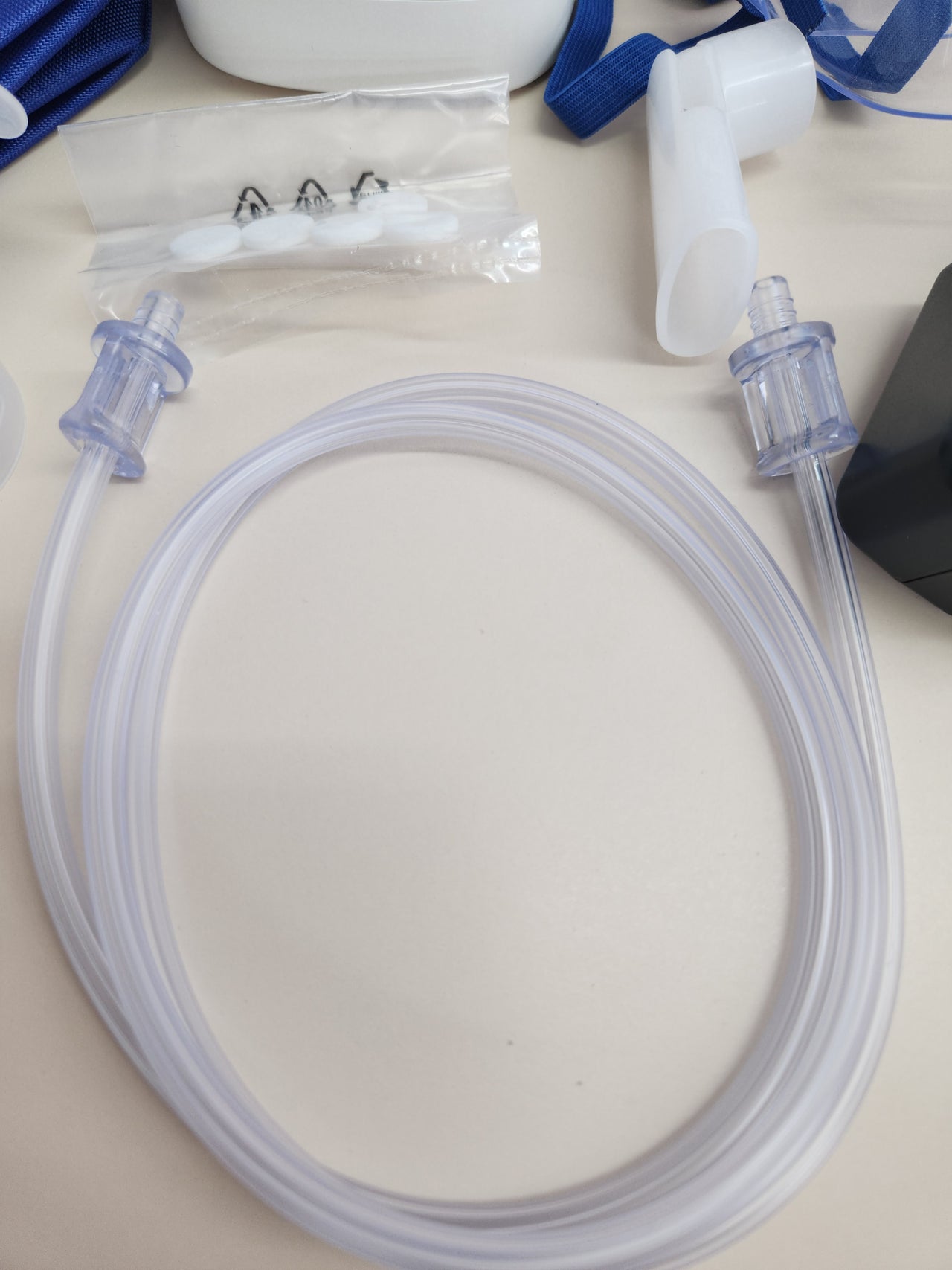 Nebulizador Omron NE-C803-E compacto y silencioso