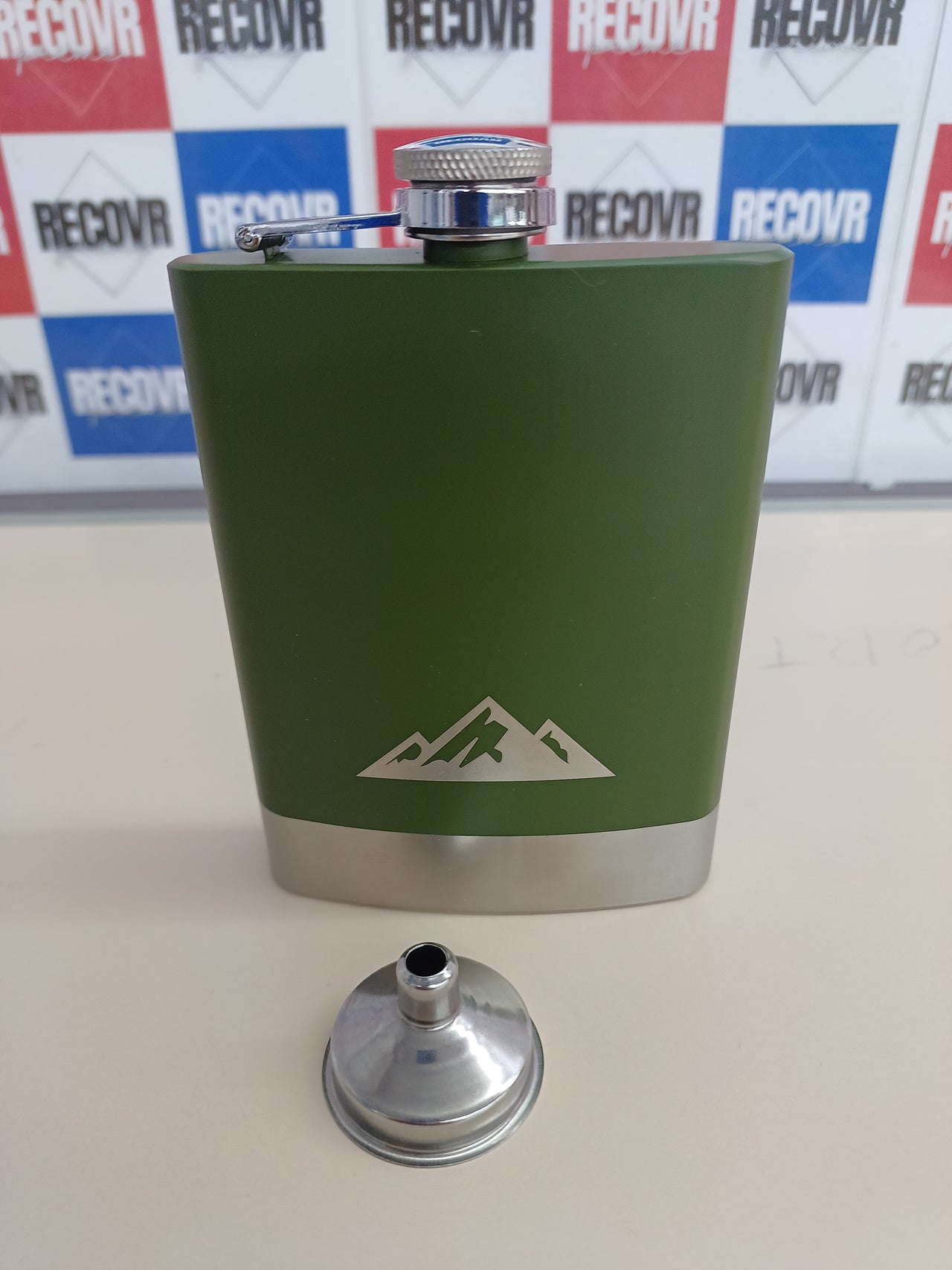 Petaca 8oz/227ml Para Alcohol con Embudo, Regalo Padre, Acero Inoxidable Petacas para Licor Whisky, Petaca Verde para Hombres Camping, Exteriores, Senderismo, Escalada KWANITHINK
