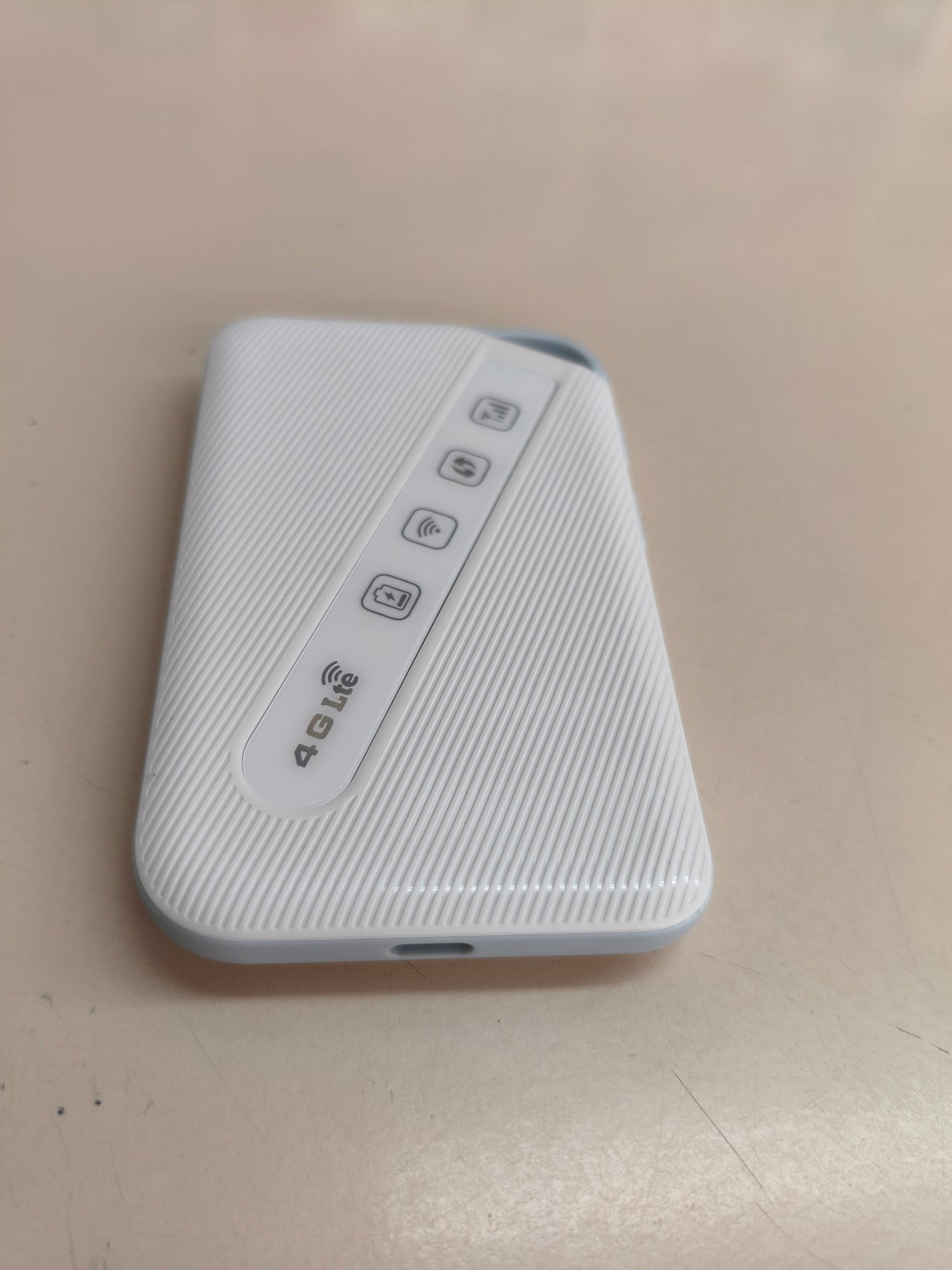 D-Link DWR-933, router MiFi 4G+ LTE, 300 Mbps