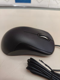 Ratón con cable Amazon Basics, 3 botones, silencioso, negro