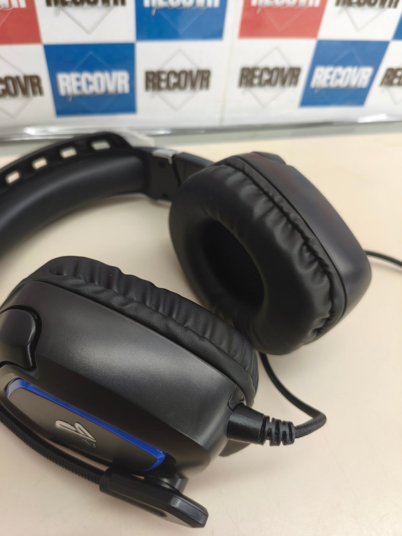 Auriculares gaming con licencia oficial para PS4 y PS5