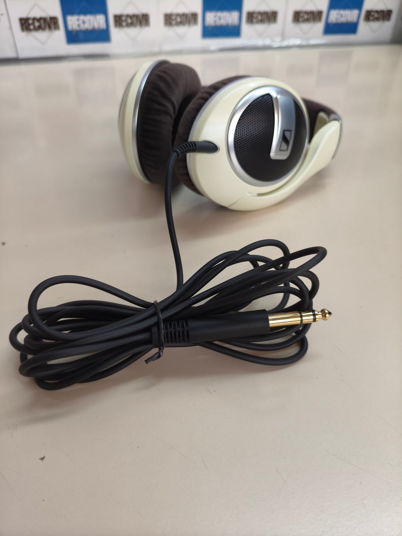 Sennheiser HD 599, auriculares abiertos circumaurales, marfil