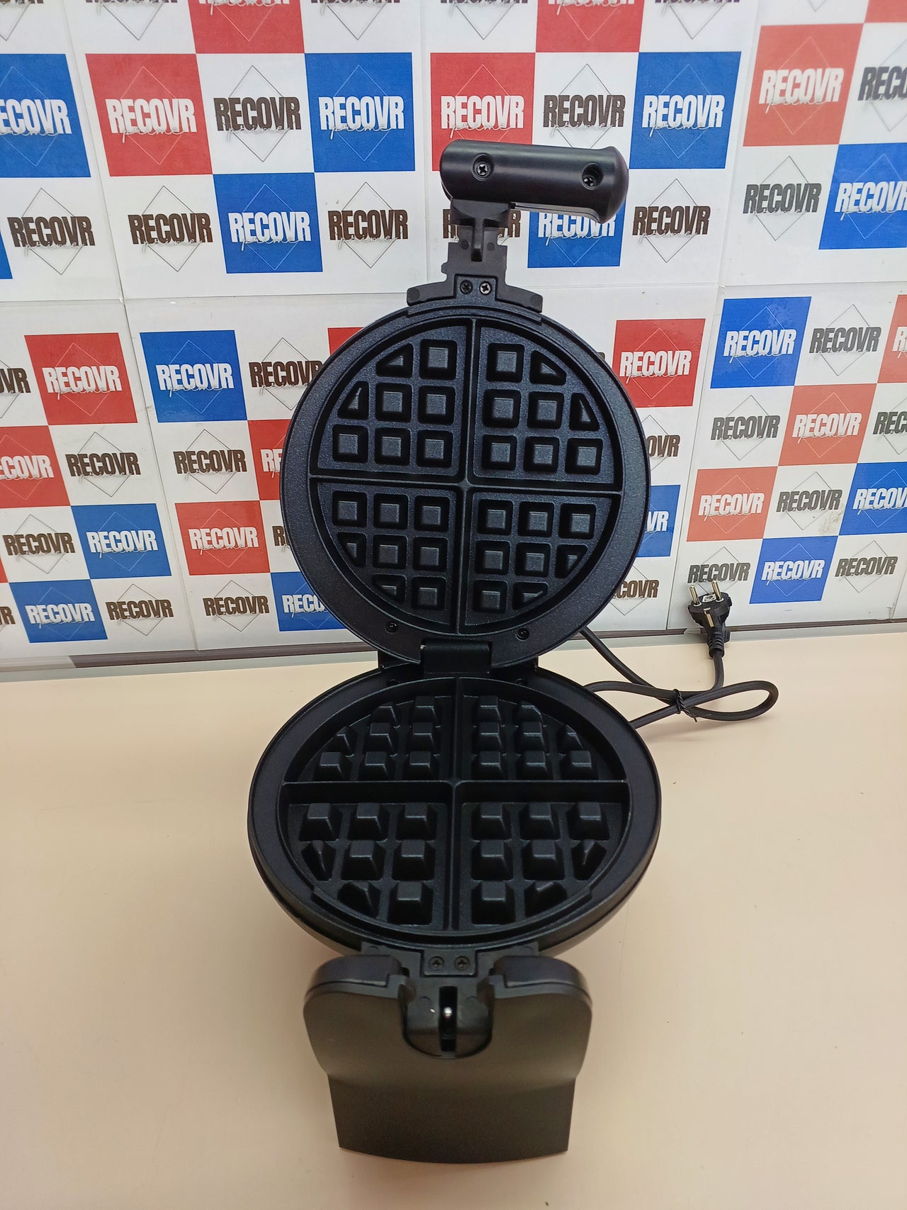 Gofrera Bella Classic Giratoria Negra