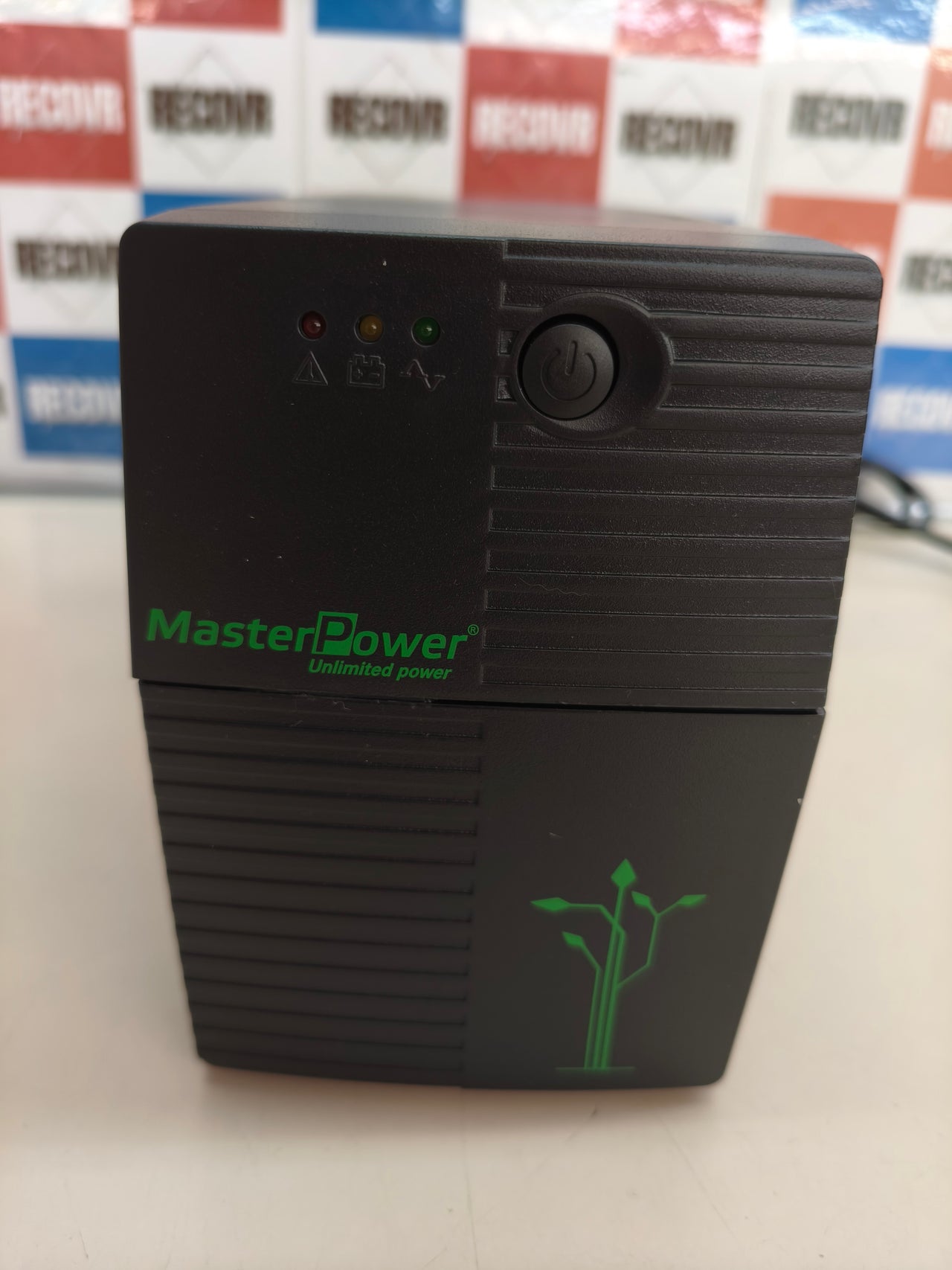 Sistema de Alimentación Ininterrumpida 650 VA (360 W)