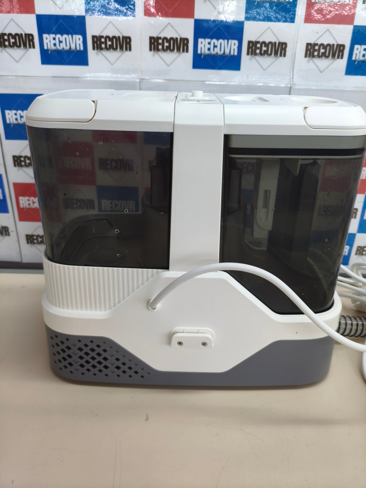 Aspiradora de tapicerías Livatro 600 W, 16 kPa, depósito de 2,3 L