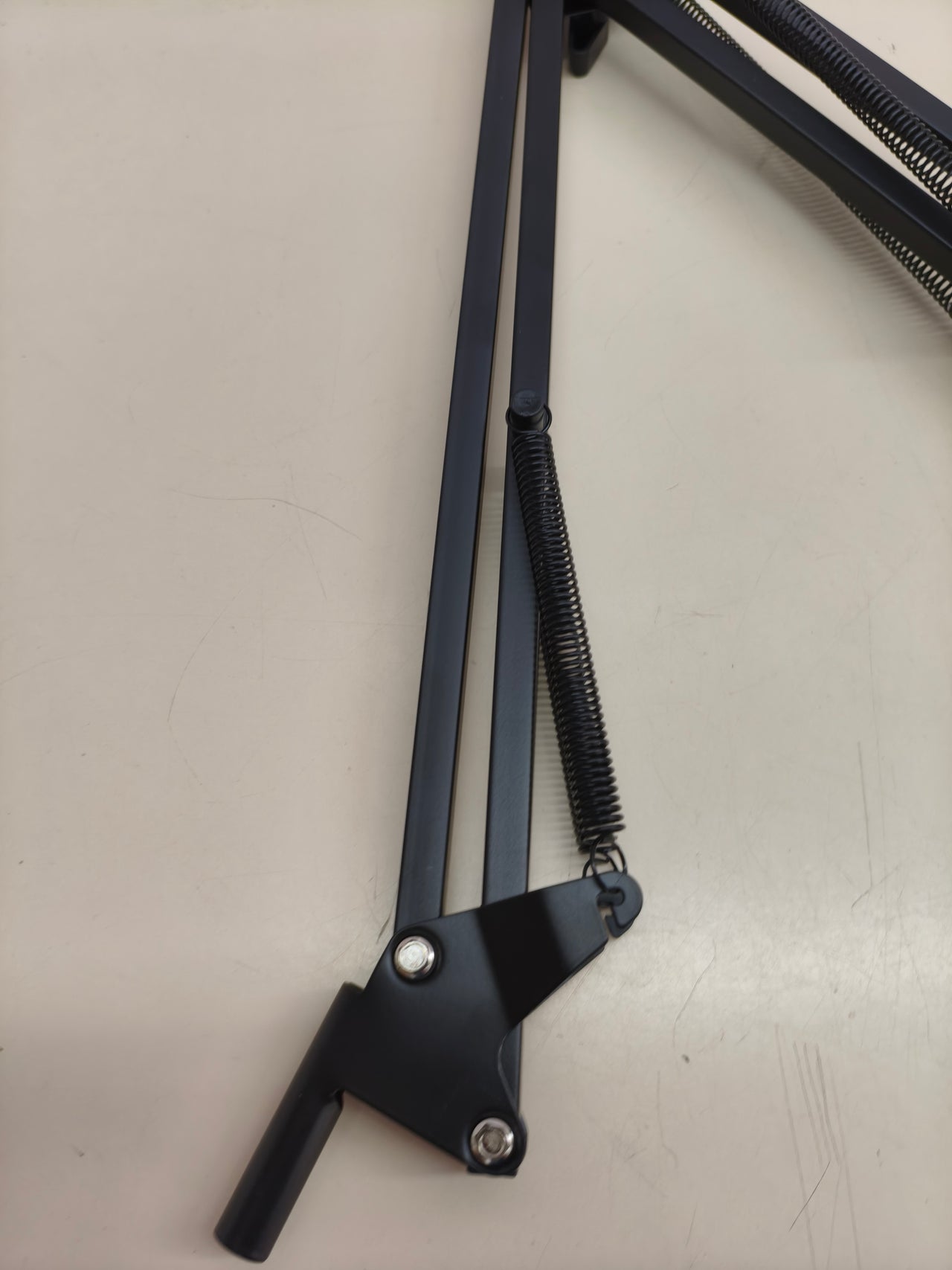 Brazo de micrófono plegable con soporte antivibración y pinza