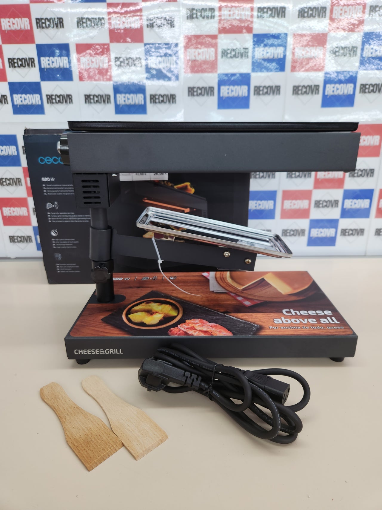 Raclette Cheese&Grill 60oW 6000 Black. Potencia, Función Grill, Acabado Acero INOX, Termostato Regulable, 2 espátulas de Madera, Parrilla Superior Antiadherente Cecotec