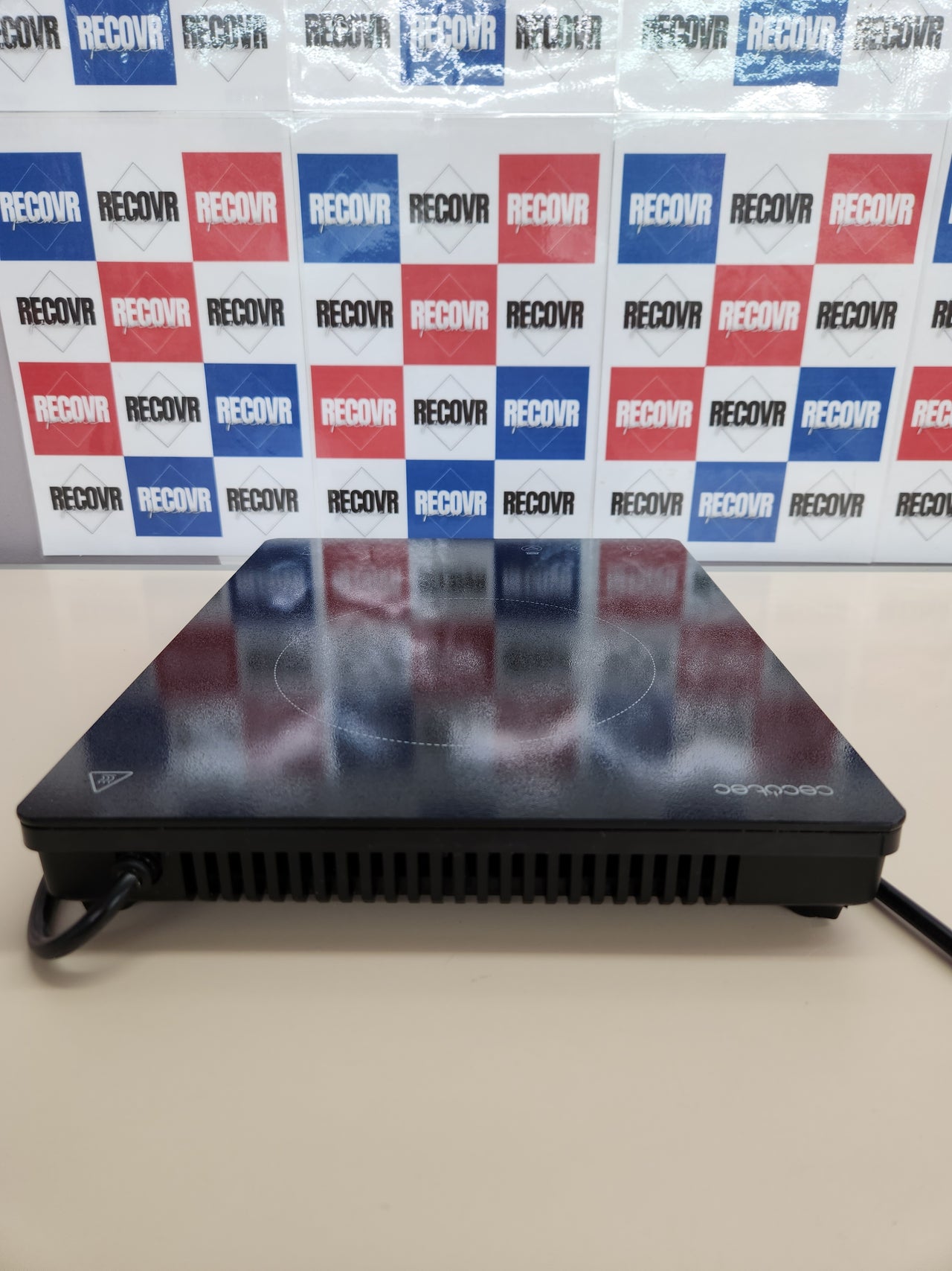 Placa Inducción 2000W, 1 Fuego Full Magma Slim.  8 Niveles, Diseño en Cristal de Alta Resistencia, Display Táctil, Temporizador, Fácil Limpieza Cecotec