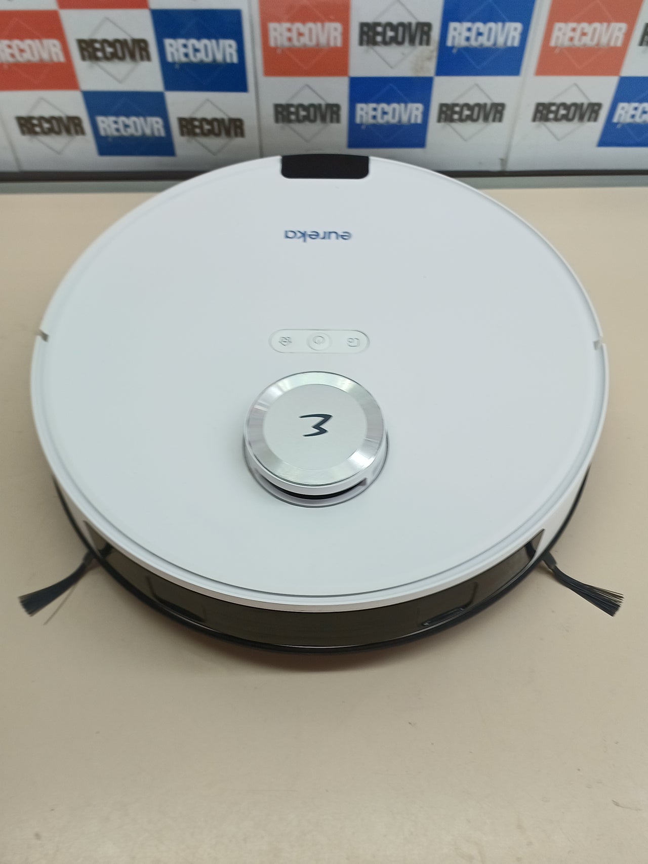Robot aspirador con base autovaciado 4000 Pa – Eureka