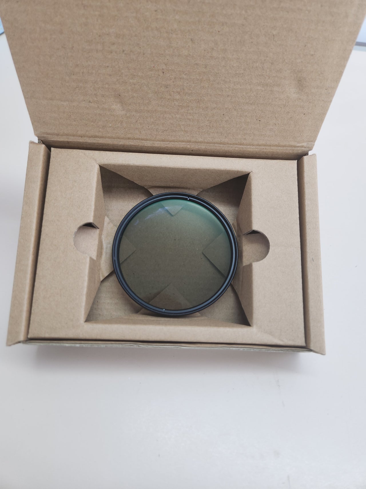 Filtro Protección 77 mm Polarizador Circular para Colores más Profundos, Reducción Reflejos y Deslumbramientos, Multicapa, Protege contra Polvo, Suciedad y los Arañazos Amazon Basics