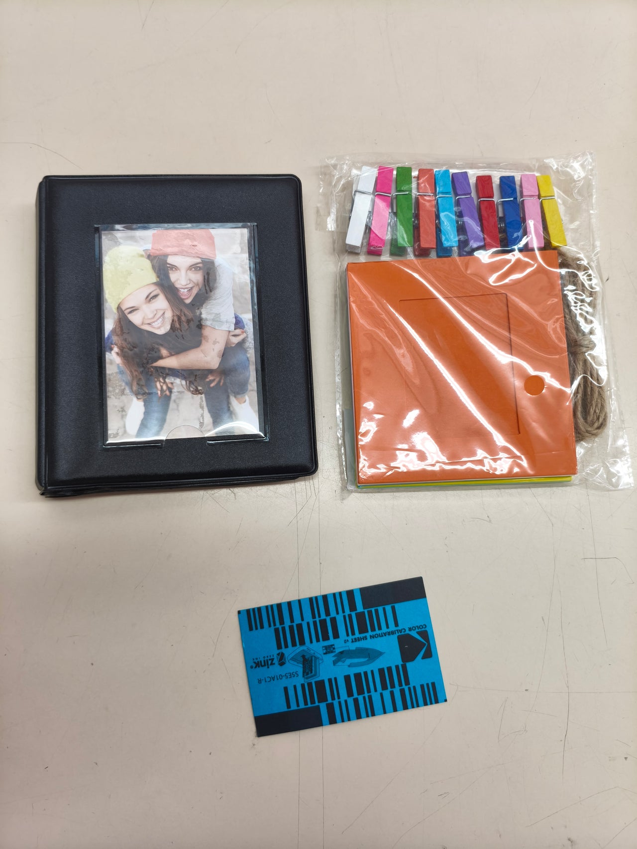 Pack Kodak Printomatic con papel, álbum y accesorios