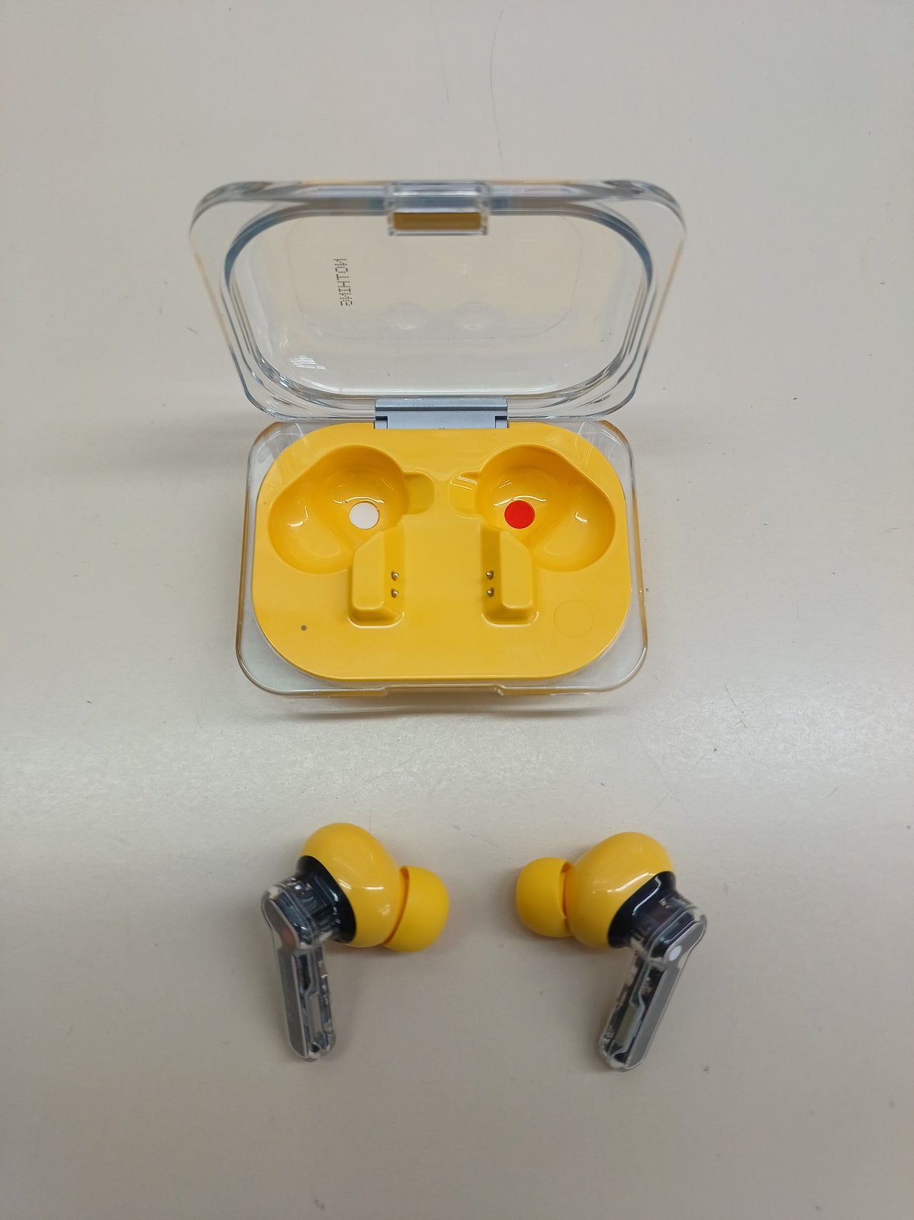 Auriculares ANC con 42,5 h y graves mejorados Nothing