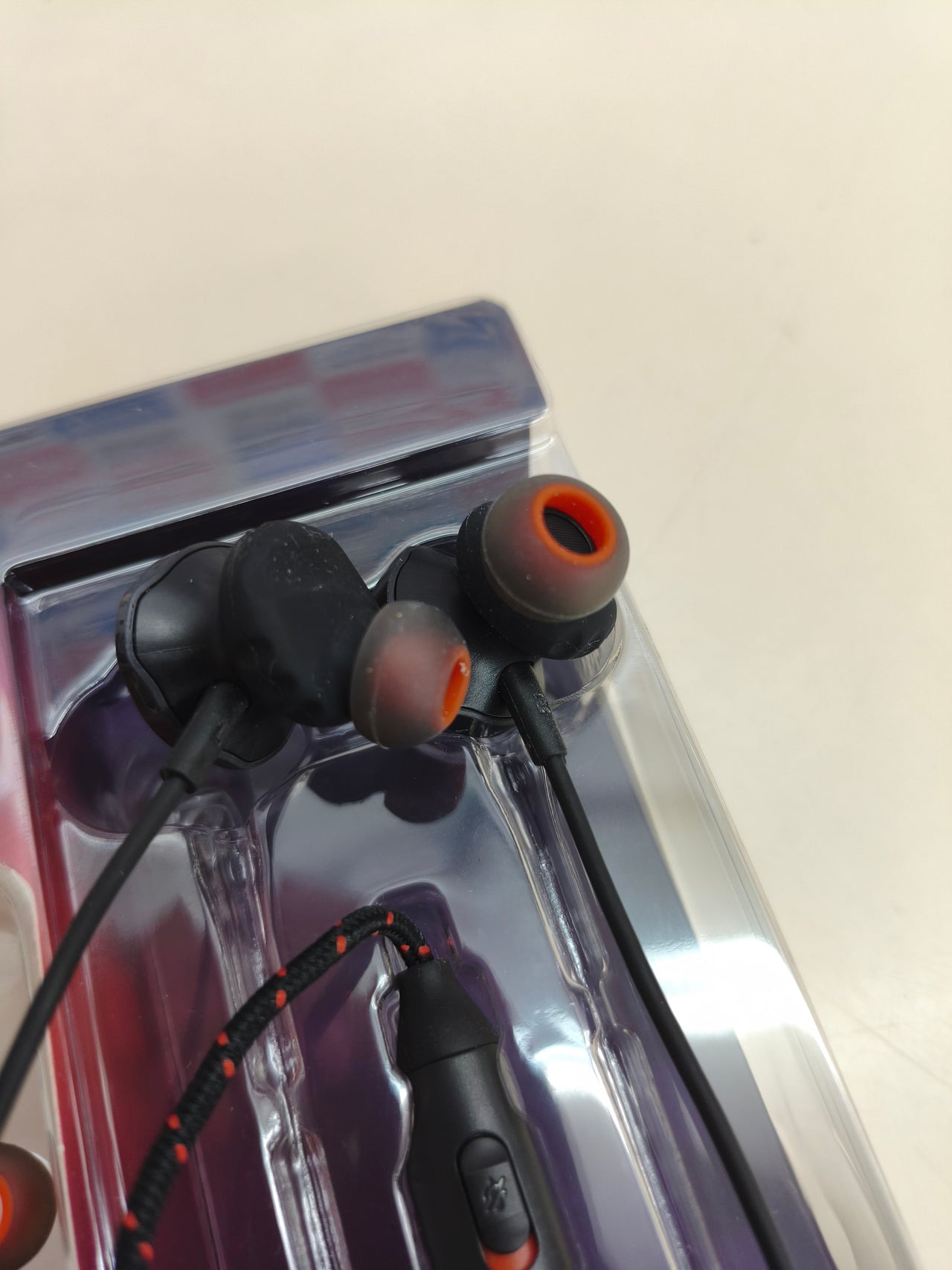 Auriculares gaming intraaurales con micrófono y control de sonido