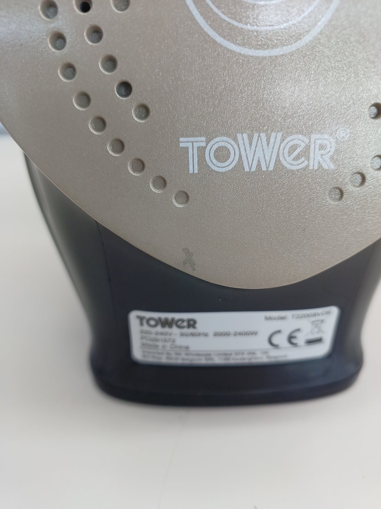 Plancha Sin Cable Tower T22008 2400W Cerámica