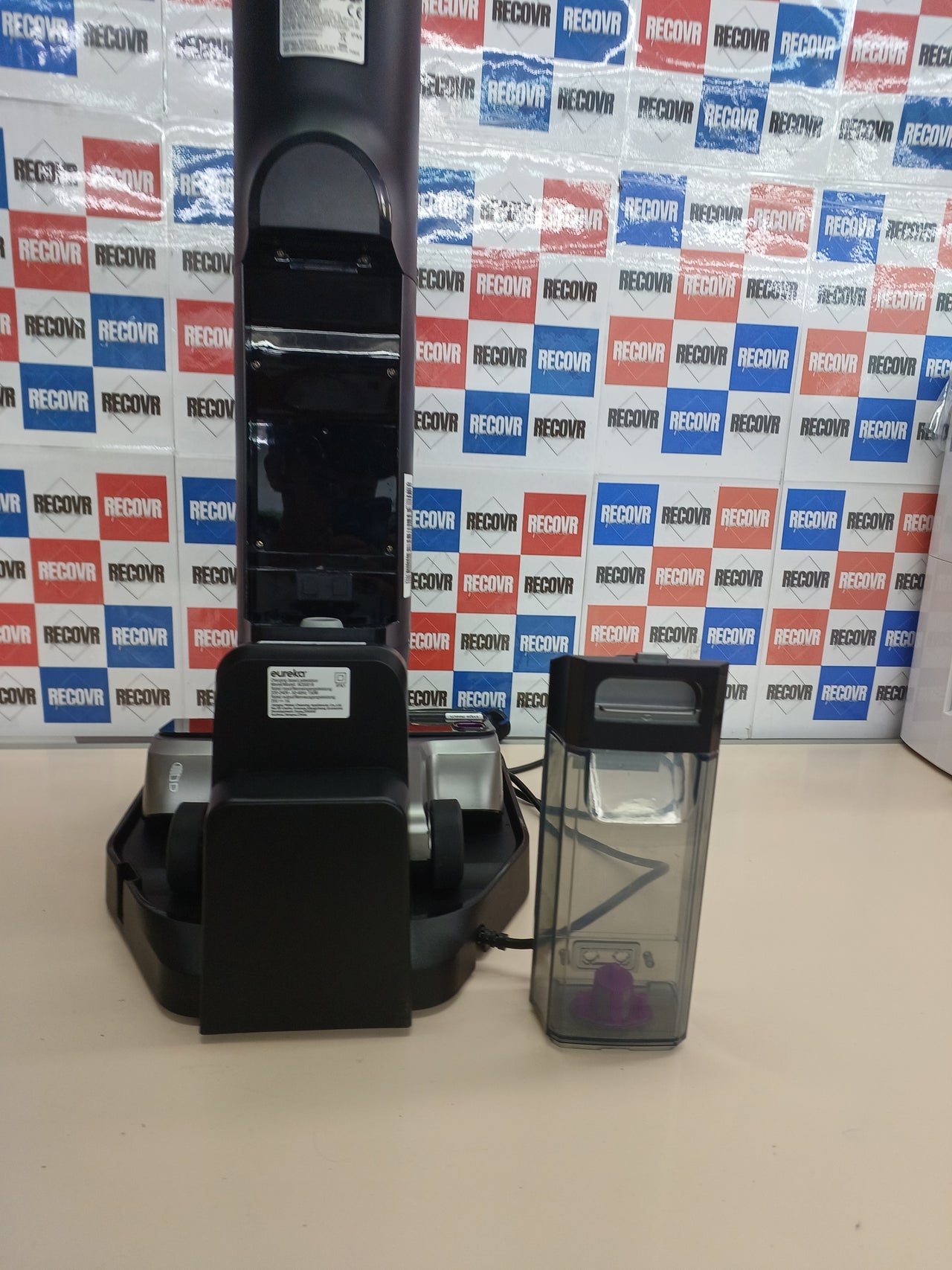 Aspiradora fregona sin cable 21600 Pa 38 min autolimpieza Eureka