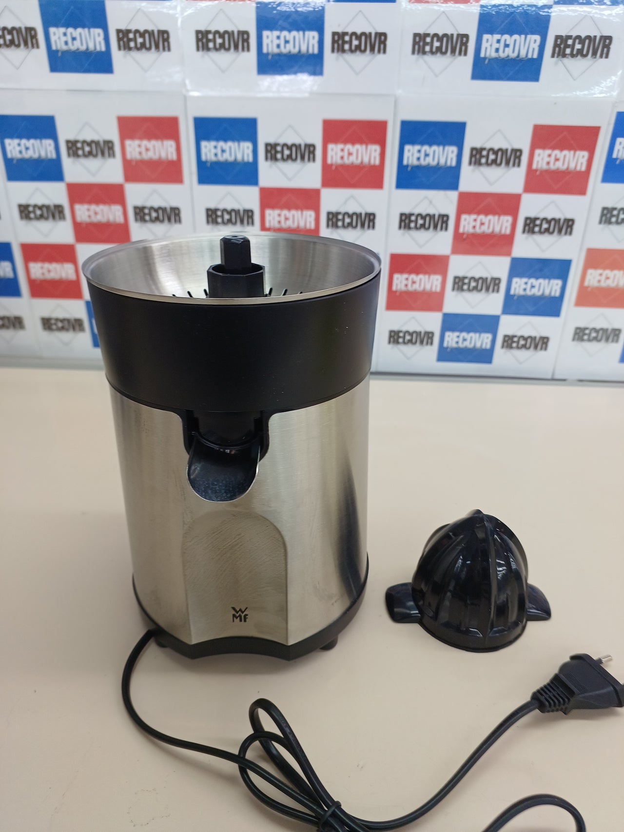 Exprimidor 85W con 2 conos y colador extraíble WMF