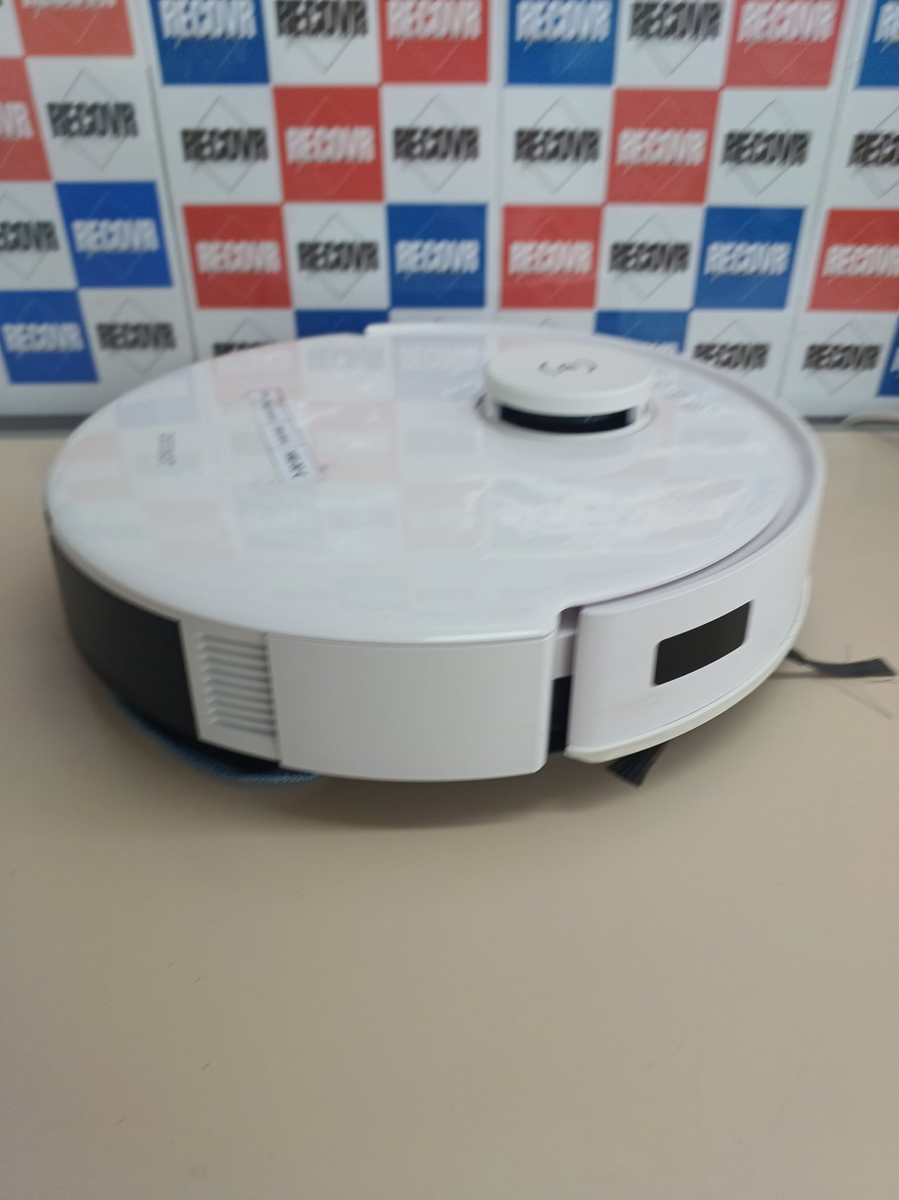 Robot aspirador y fregona con base autovaciado Ecovacs