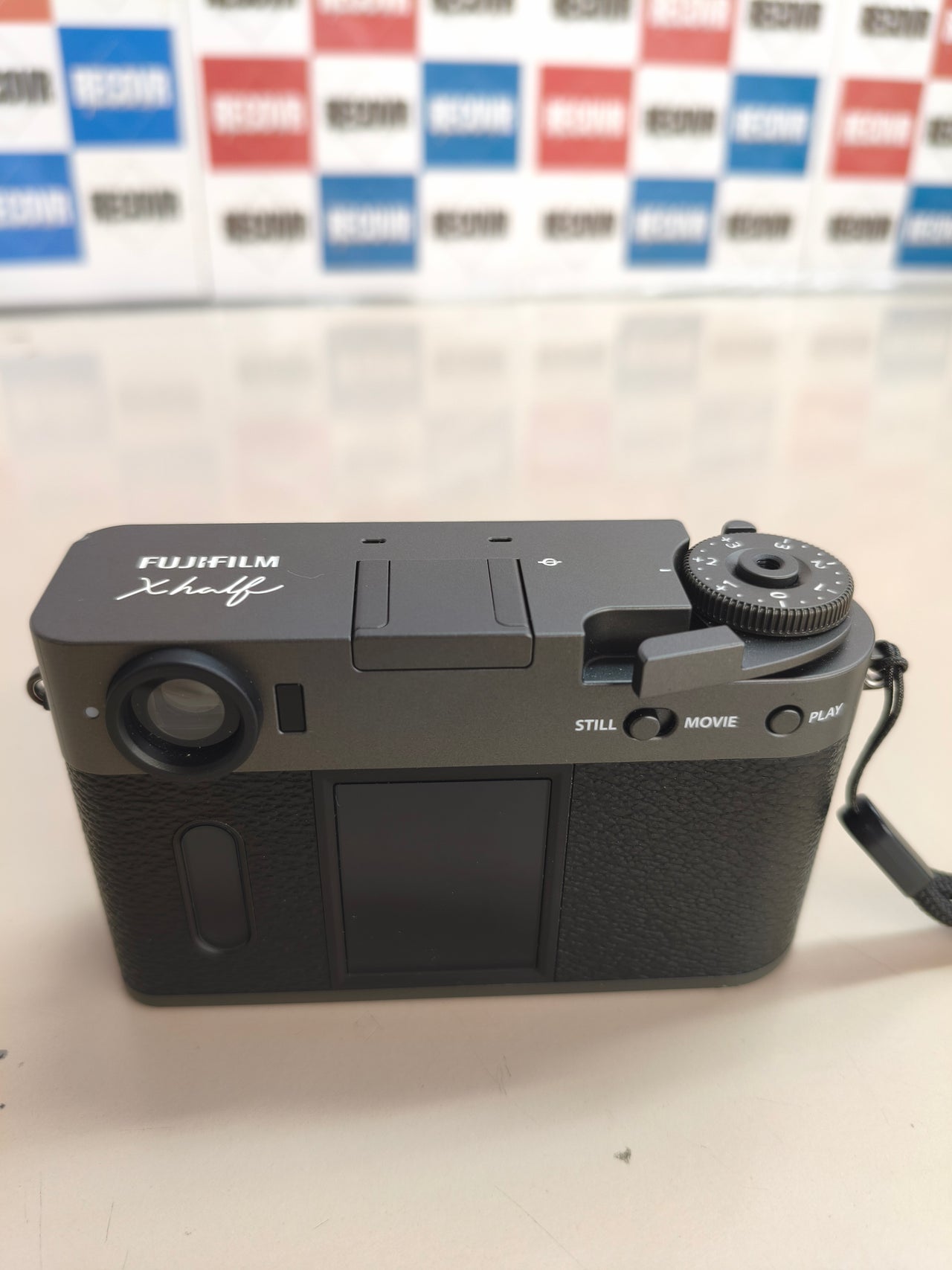 FUJIFILM X-HF1, cámara compacta, gris carbón