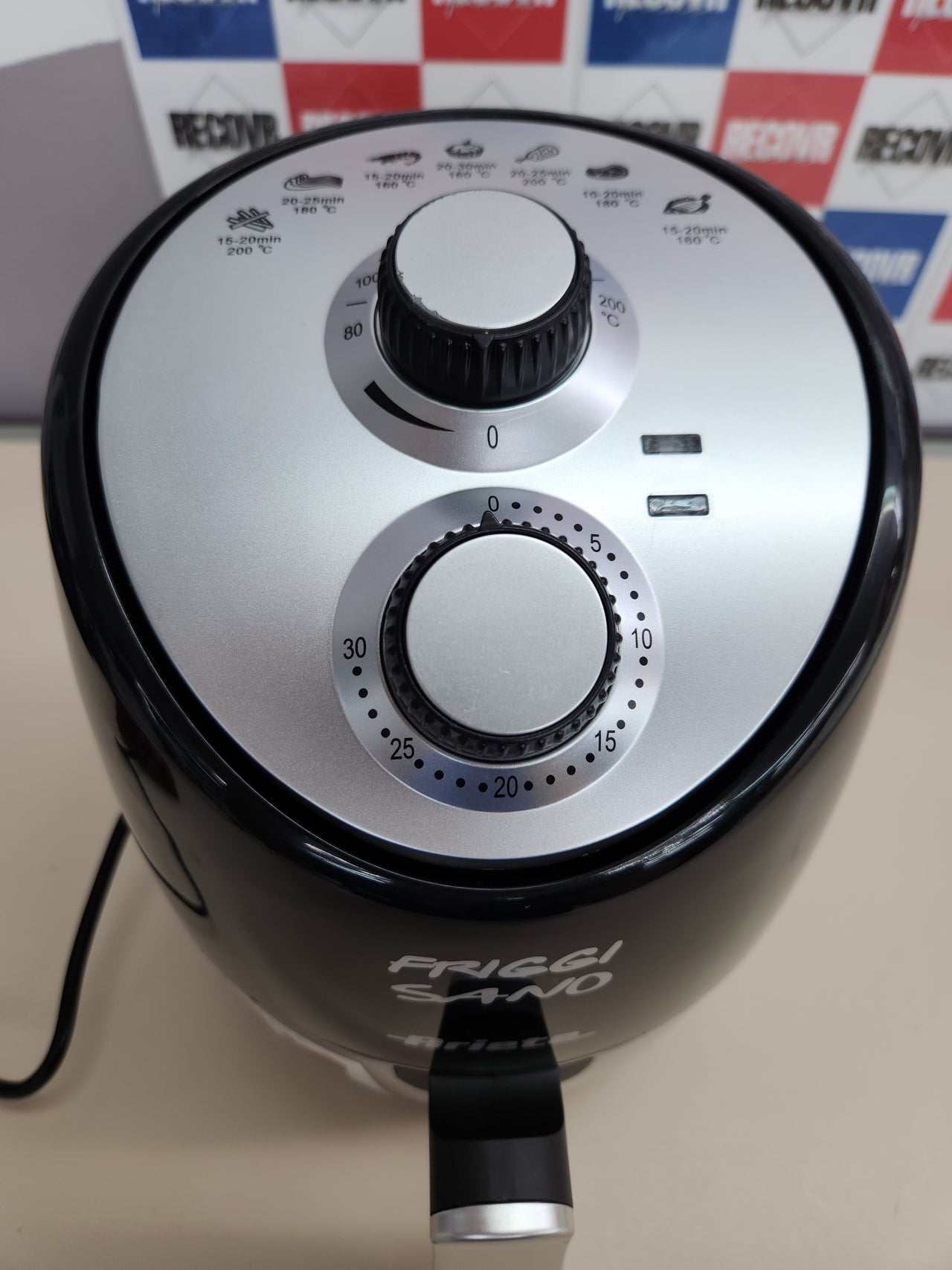 Freidora de aire, 2L, 100W  temperatura máxima 200 °C, color negro