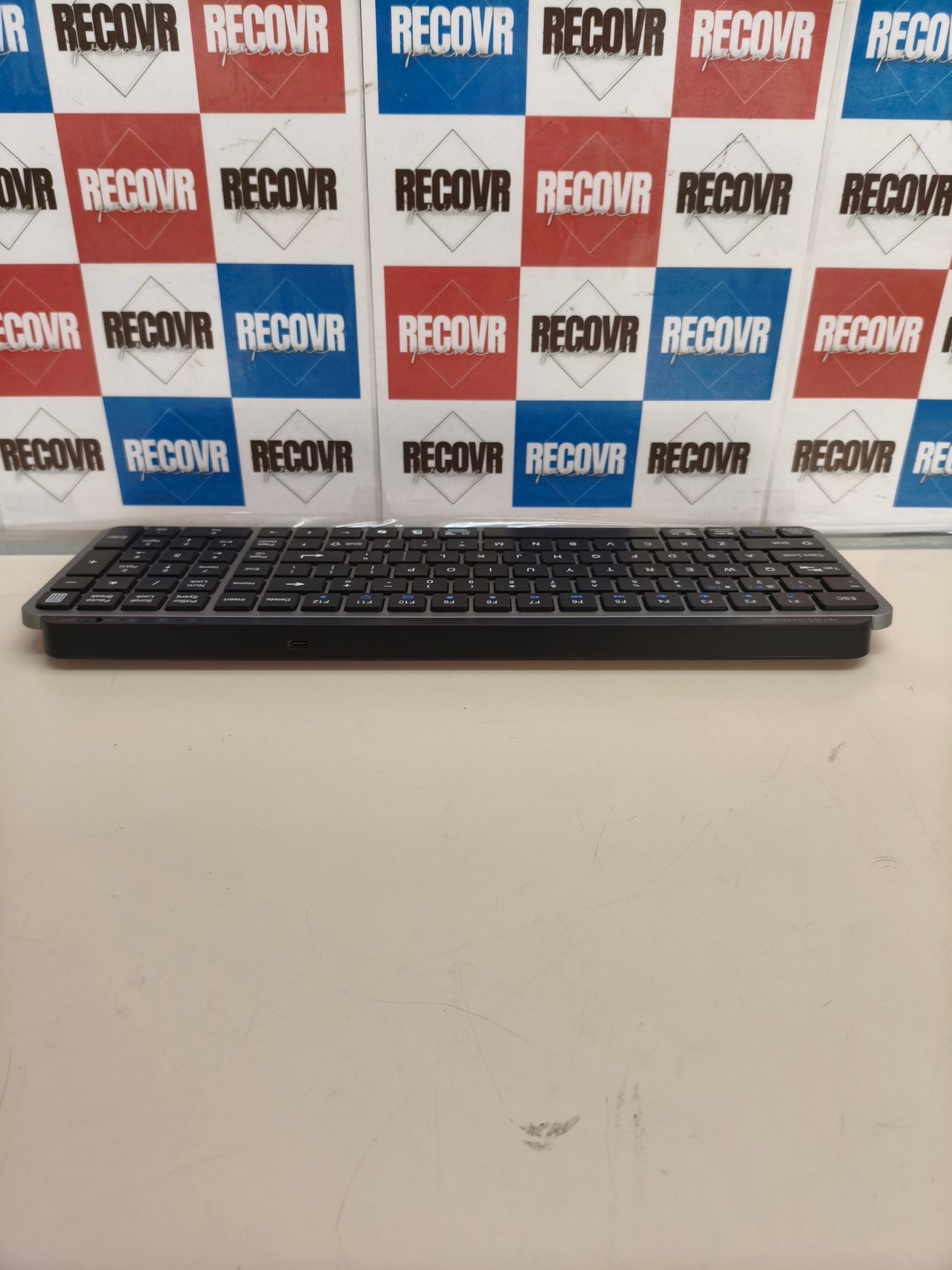 Teclado inalámbrico compacto con tecla AI