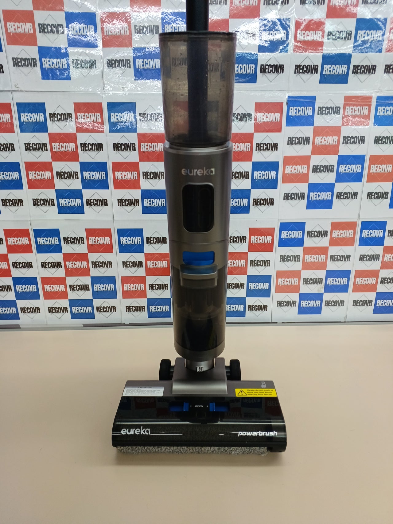 Aspirador en Seco/Húmedo Eureka RapidWash NEW430