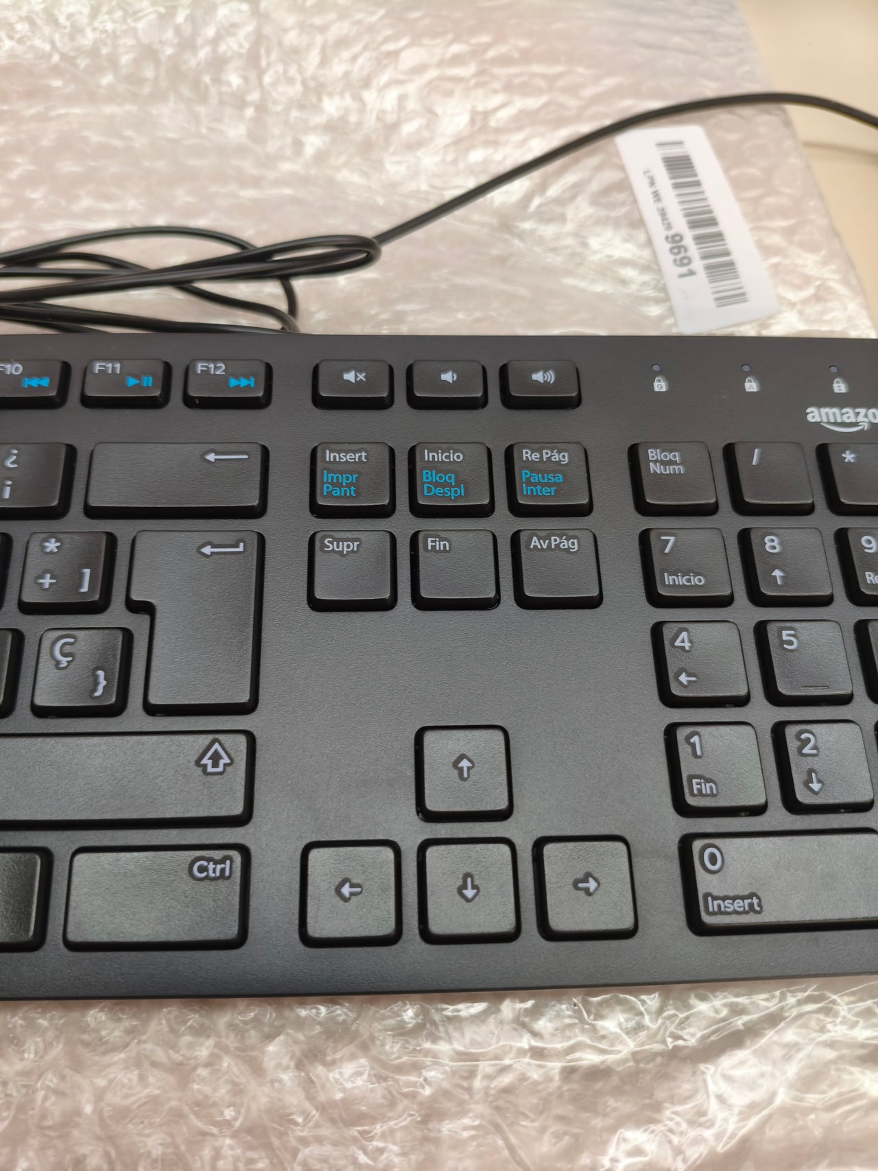 Teclado con cable USB Amazon Basics, español, negro mate