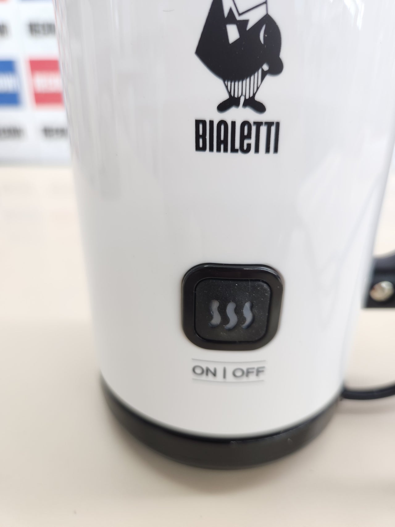 Espumador leche 150 ml a 300 ml Eléctrico, Cappuccino, leche caliente, Blanco Bialetti