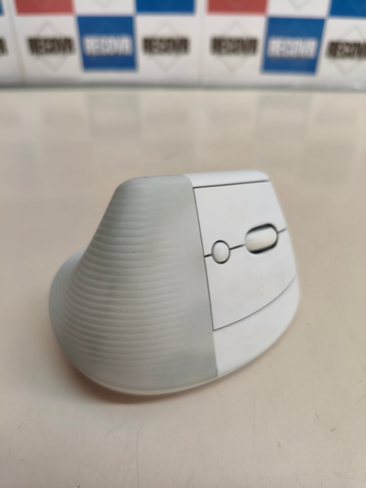 Ratón vertical ergonómico Logitech Lift, blanco